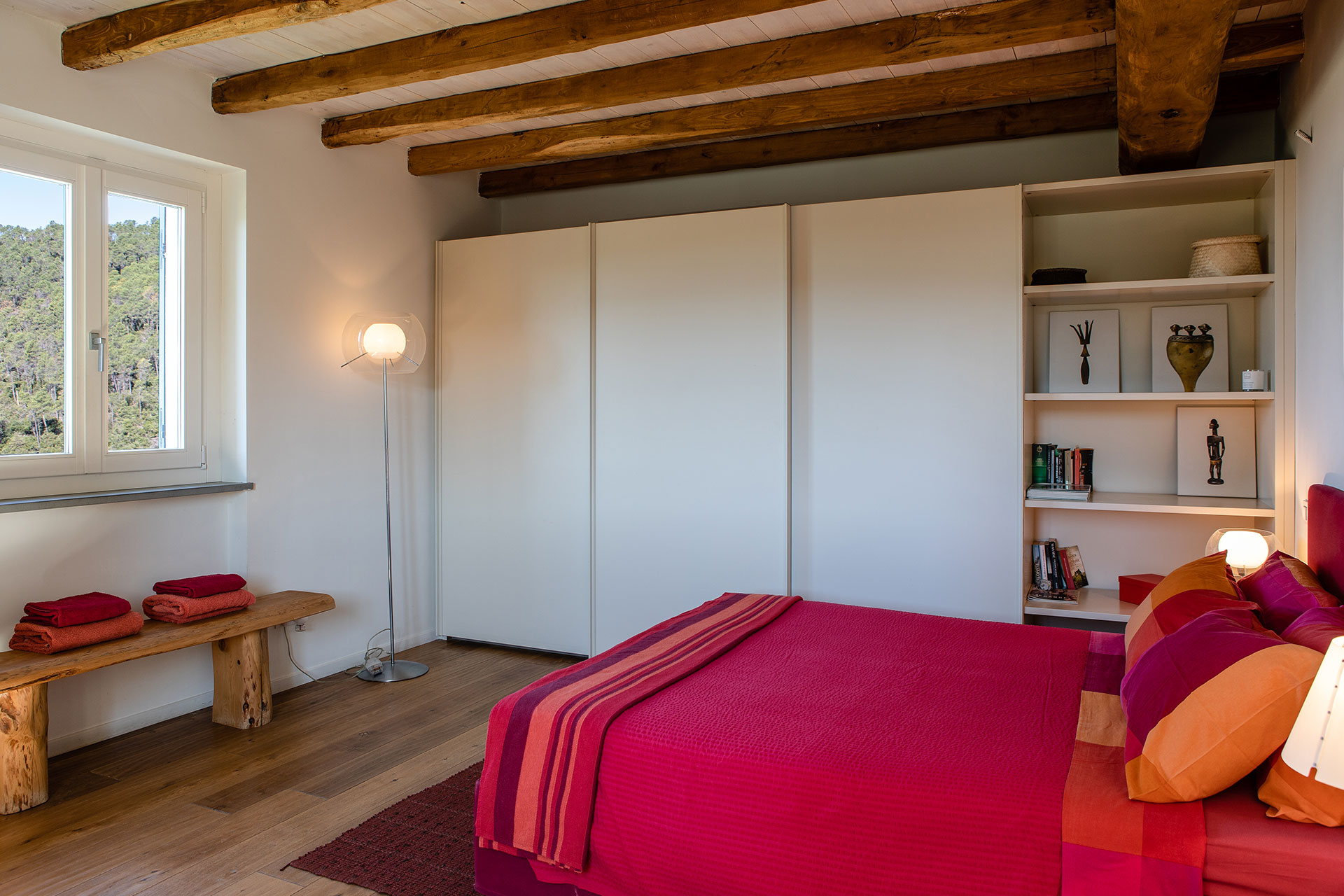casa-leopoldo_country-house_liguria-italy_interior-bedroom.jpg