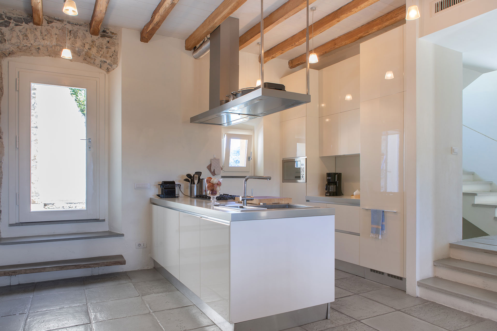 casa-leopoldo_country-house_liguria-italy_interior-kitchen.jpg