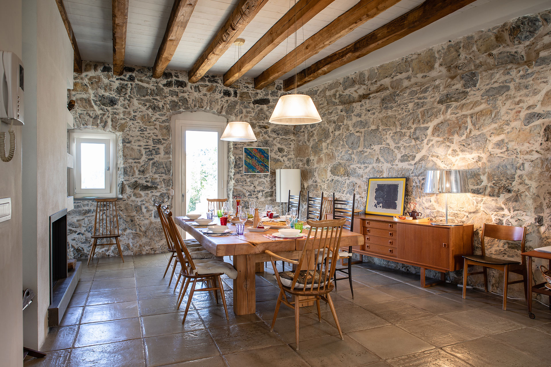 casa-leopoldo_country-house_liguria-italy_interior-table.jpg