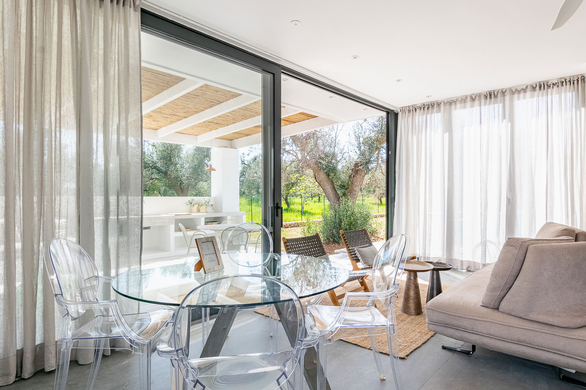 villa-ashyana_villa_puglia-italy_interior.jpg
