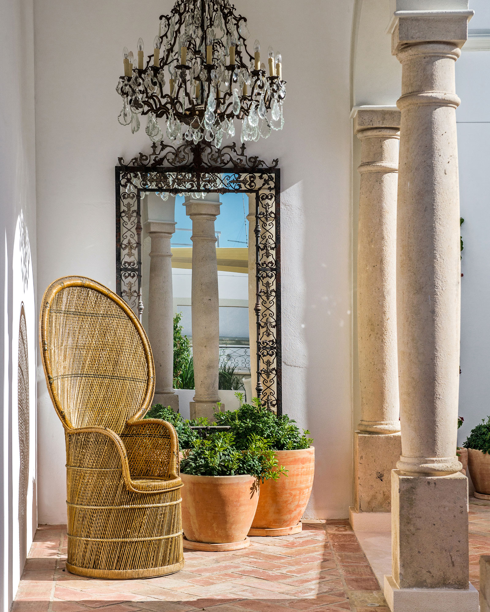 casa-fuzetta_villa_faro-portugal_exterior-chair.jpg
