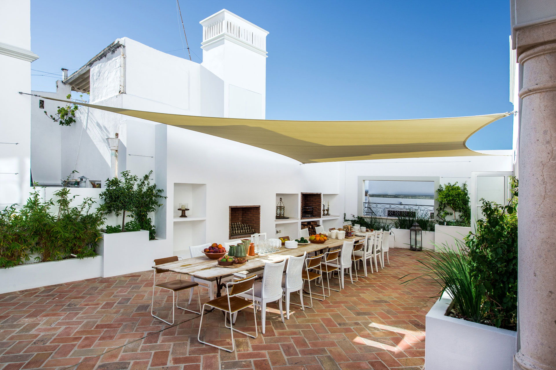 casa-fuzetta_villa_faro-portugal_exterior-table.jpg