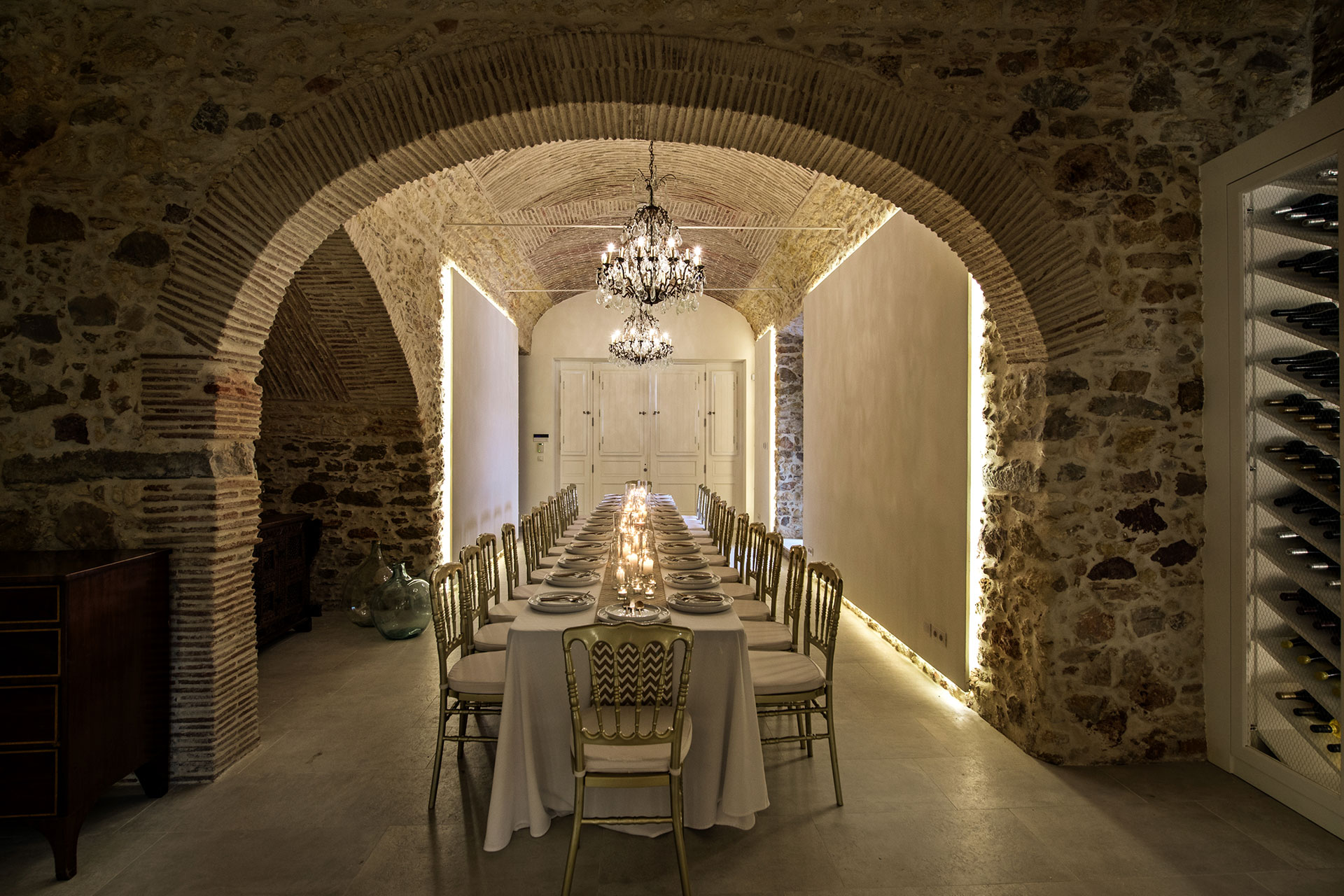casa-fuzetta_villa_faro-portugal_interior-table.jpg