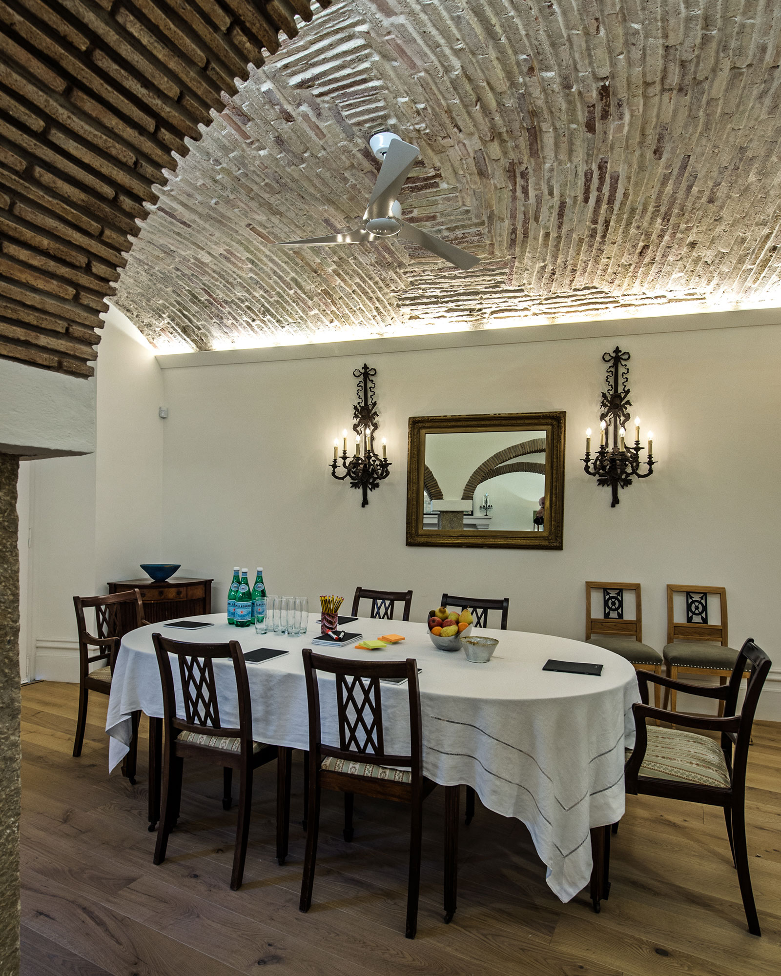 casa-fuzetta_villa_faro-portugal_interior-table-night.jpg