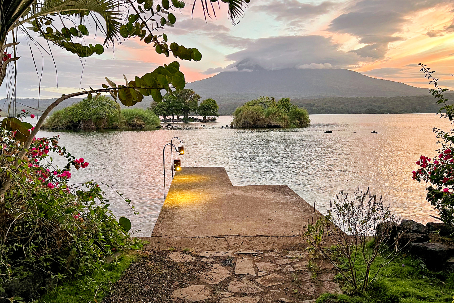 isleta-el-espino_estate_granada-nicaragua_common-areas-exterior-dock.jpg