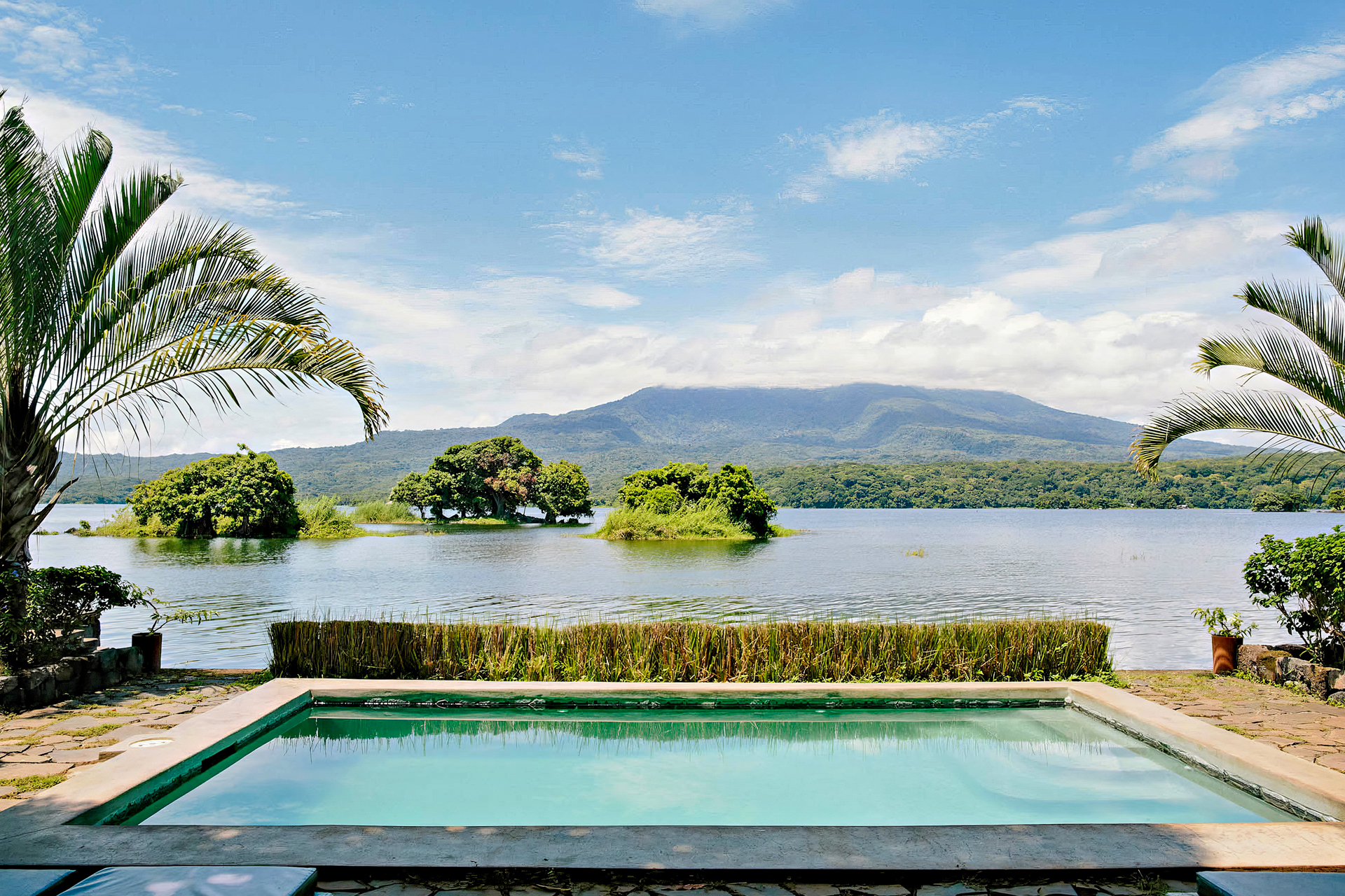 isleta-el-espino_estate_granada-nicaragua_common-areas-exterior-pool.jpg