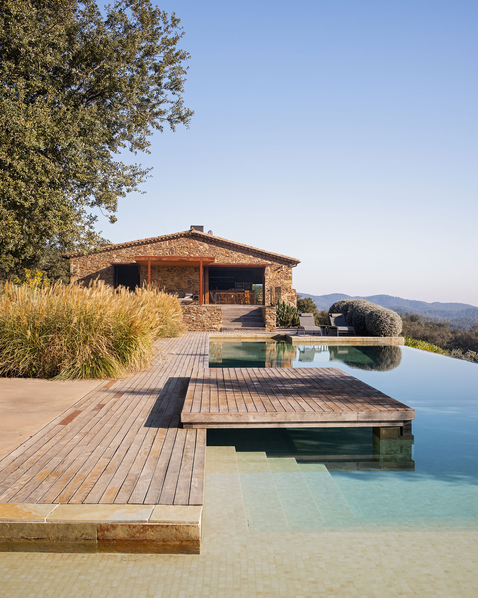 villa-cp_villa_catalonia-spain_exterior-pool-facade.jpg
