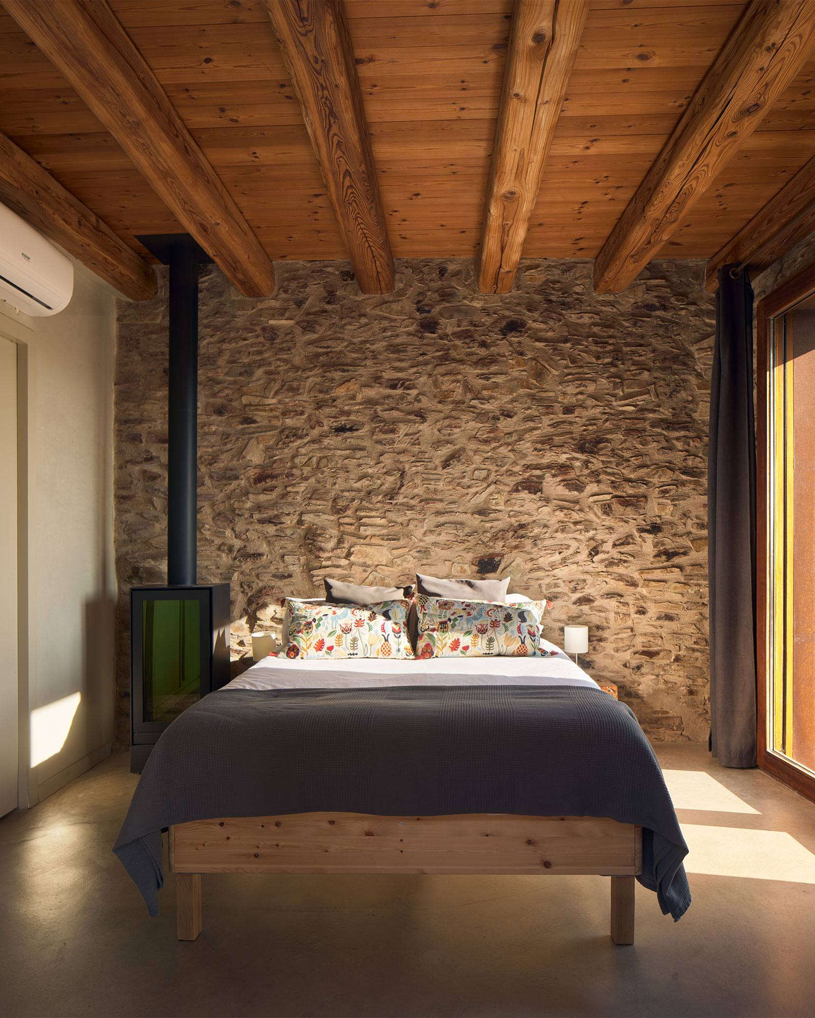 villa-cp_villa_catalonia-spain_interior-bedroom.jpg