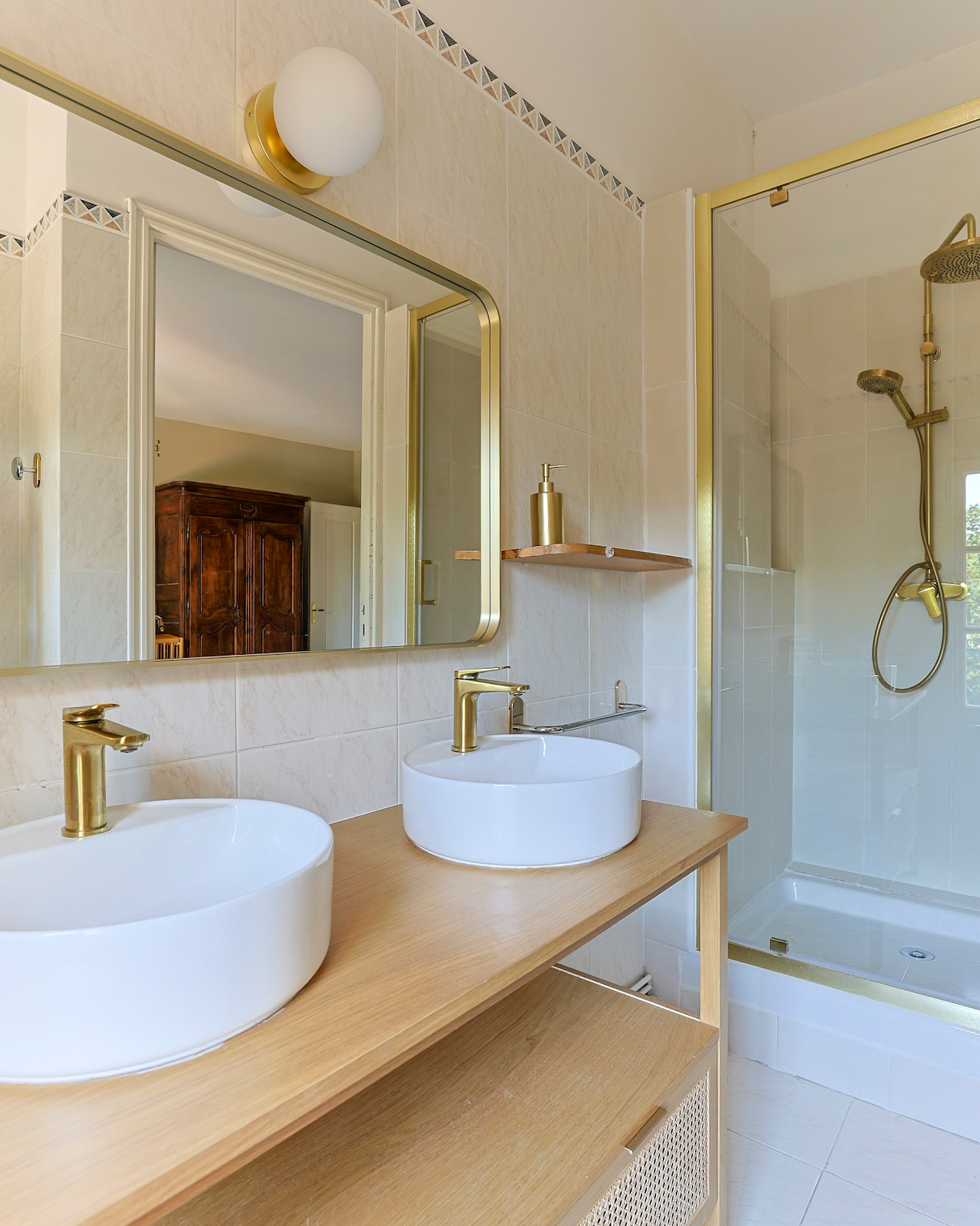 herault-mansion_estate_Occitanie-france_interior-bathroom-design.jpg