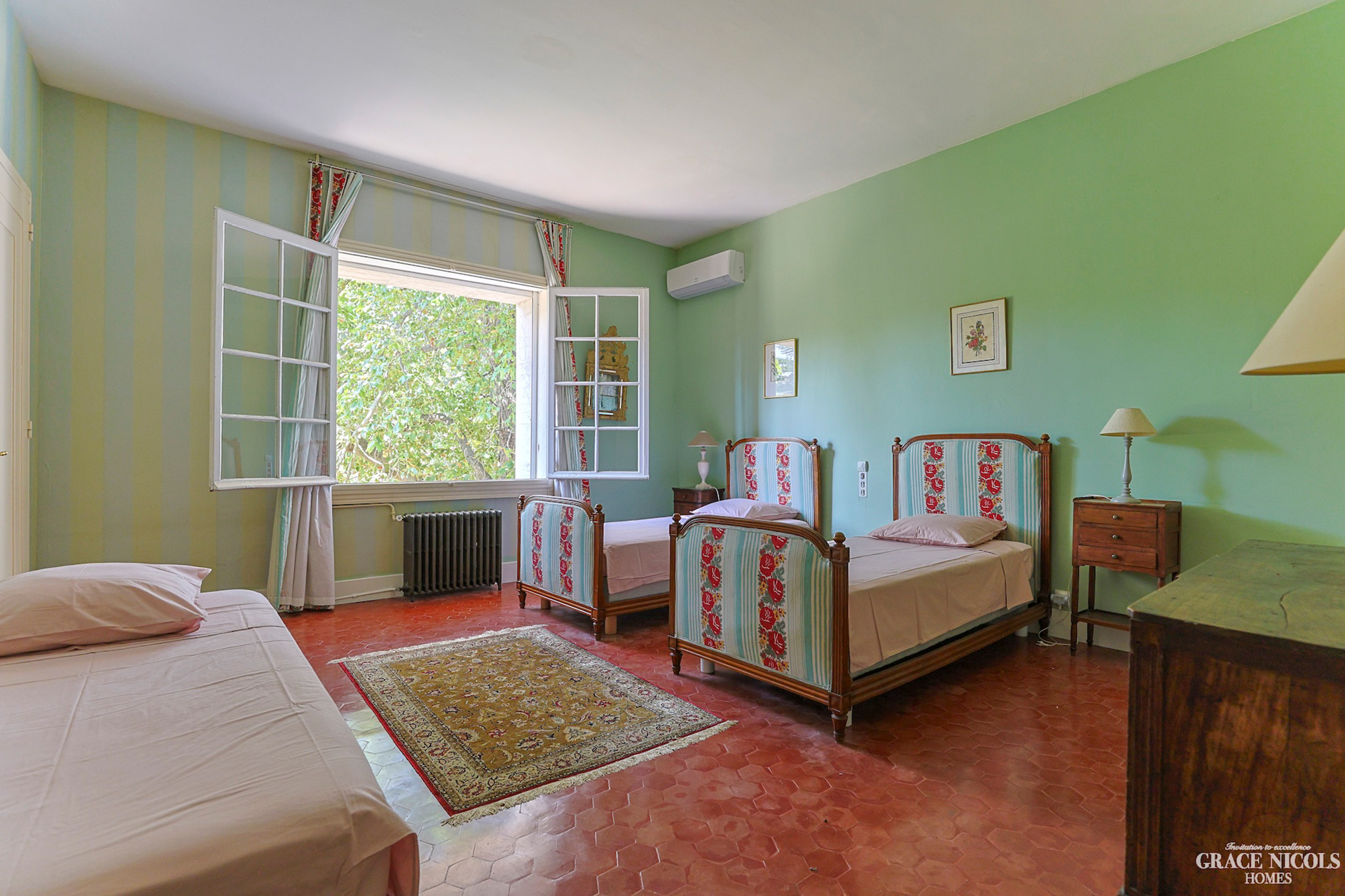 herault-mansion_estate_Occitanie-france_interior-bed-room-twins.jpg