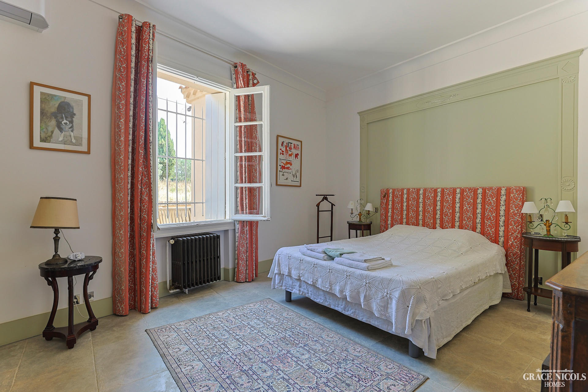 herault-mansion_estate_Occitanie-france_interior-bedroom-room.jpg