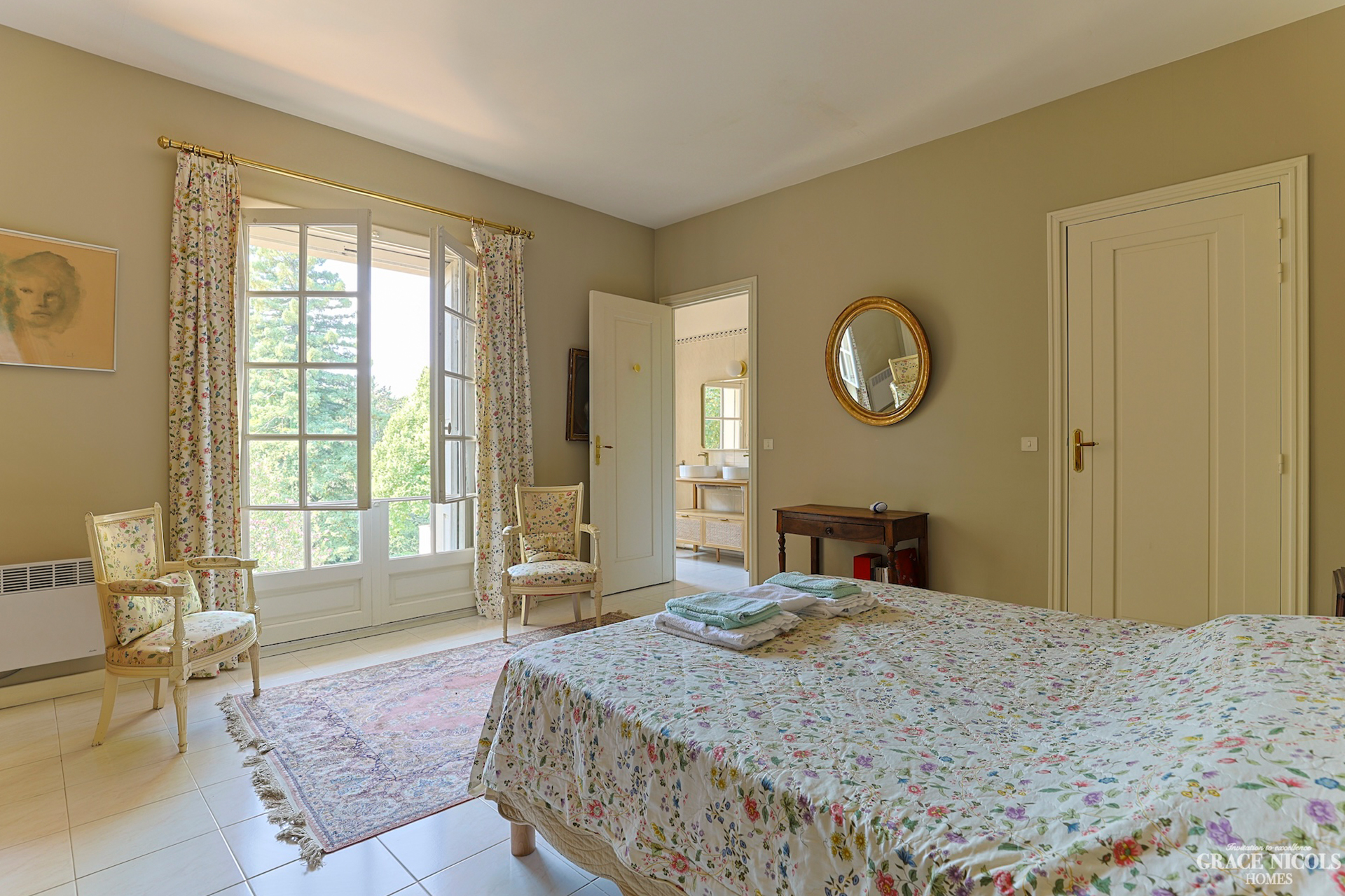 herault-mansion_estate_Occitanie-france_interior-bedroom-yellow.jpg
