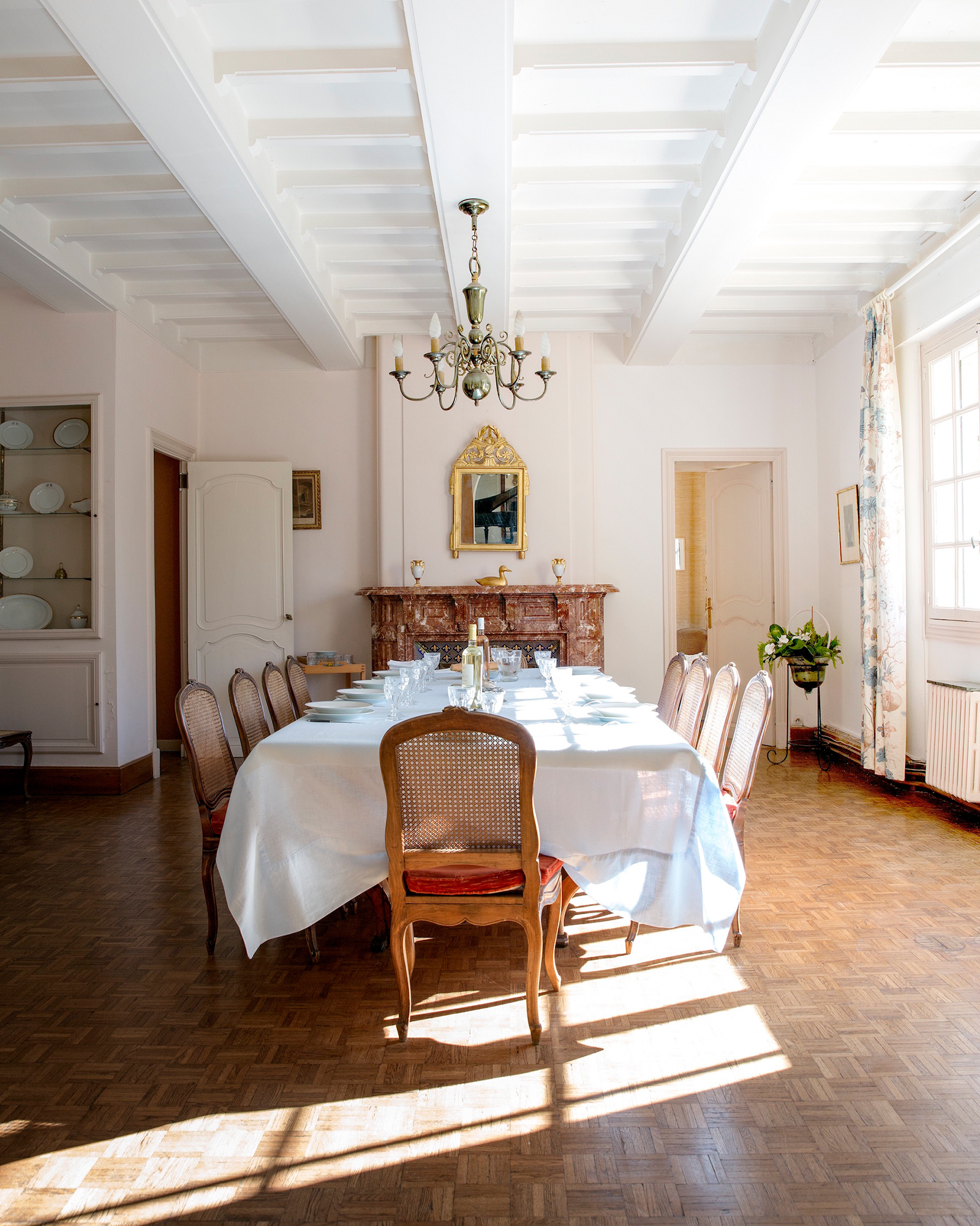 herault-mansion_estate_Occitanie-france_interior-dining-table.jpg