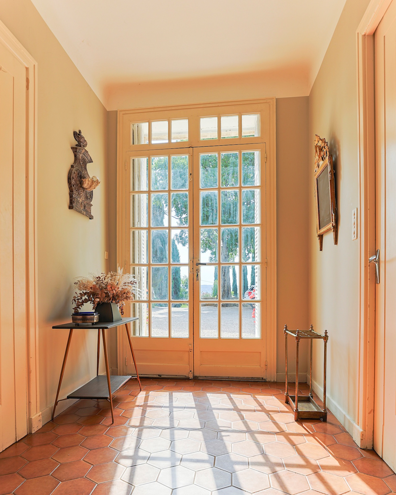 herault-mansion_estate_Occitanie-france_interior-window.jpg