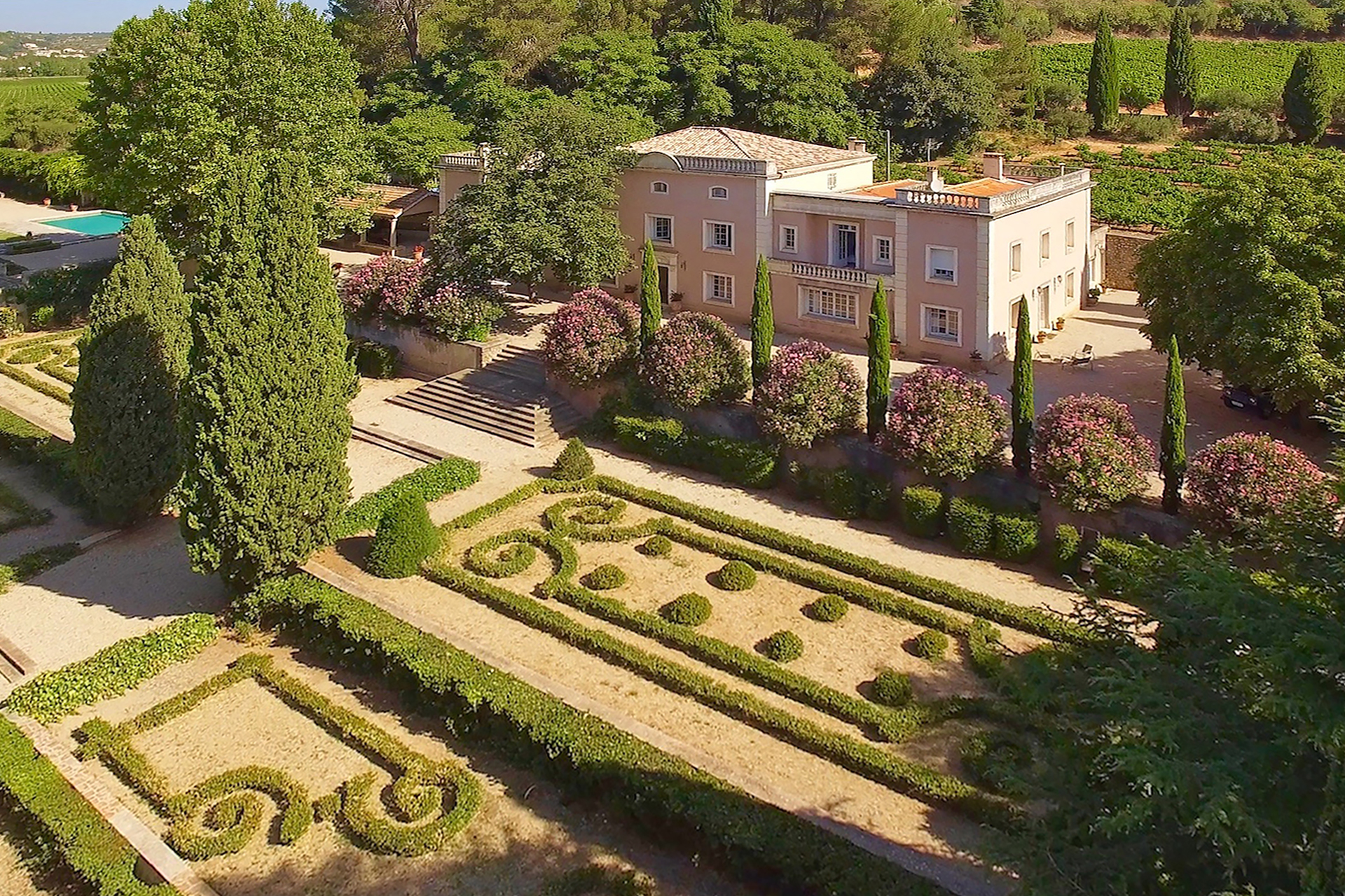 herault-mansion