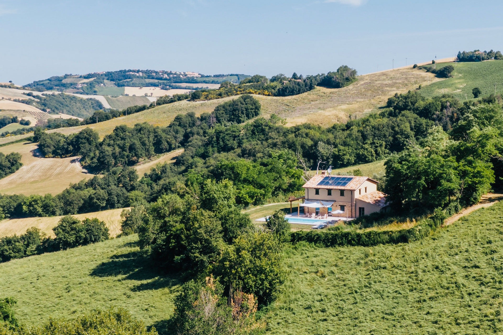 casa-fontegenga_farmhouse_marche-italy_exterior-drone-house.jpg