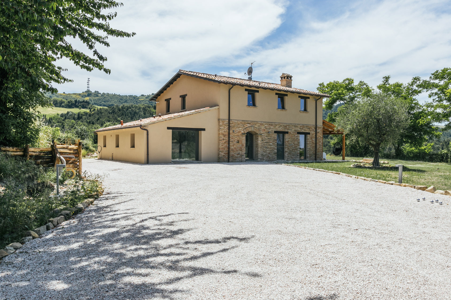 casa-fontegenga_farmhouse_marche-italy_exterior-facade-house.jpg