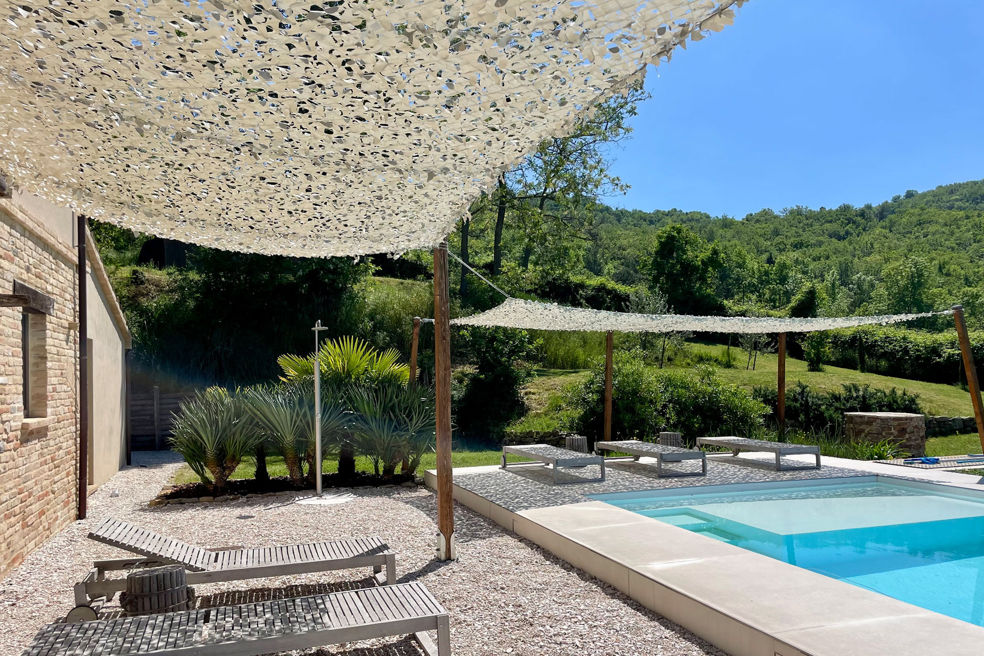 casa-fontegenga_farmhouse_marche-italy_exterior-pool.jpg