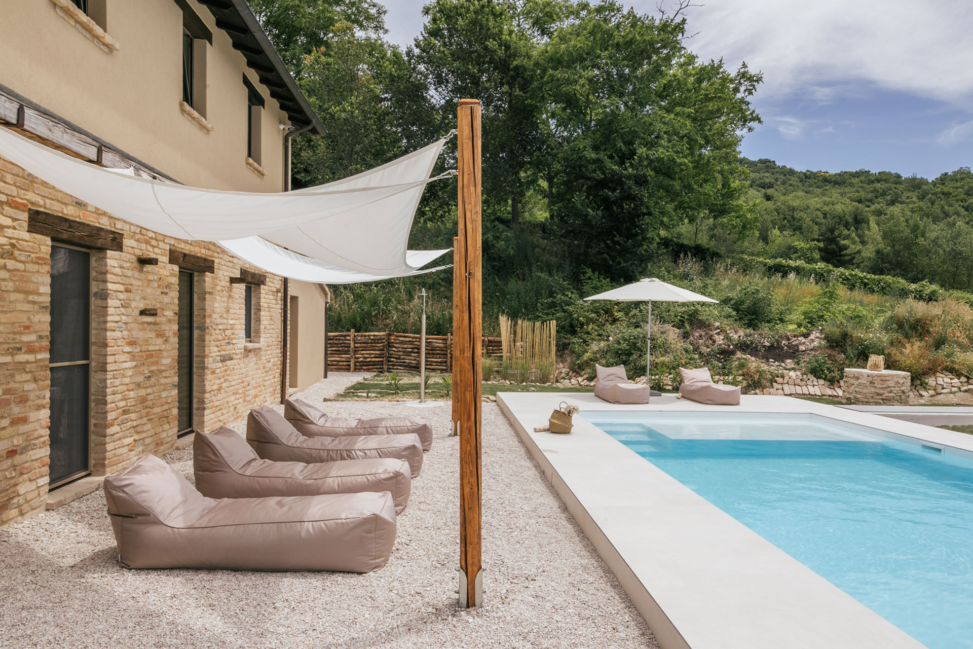 casa-fontegenga_farmhouse_marche-italy_exterior-pool-detail.jpg