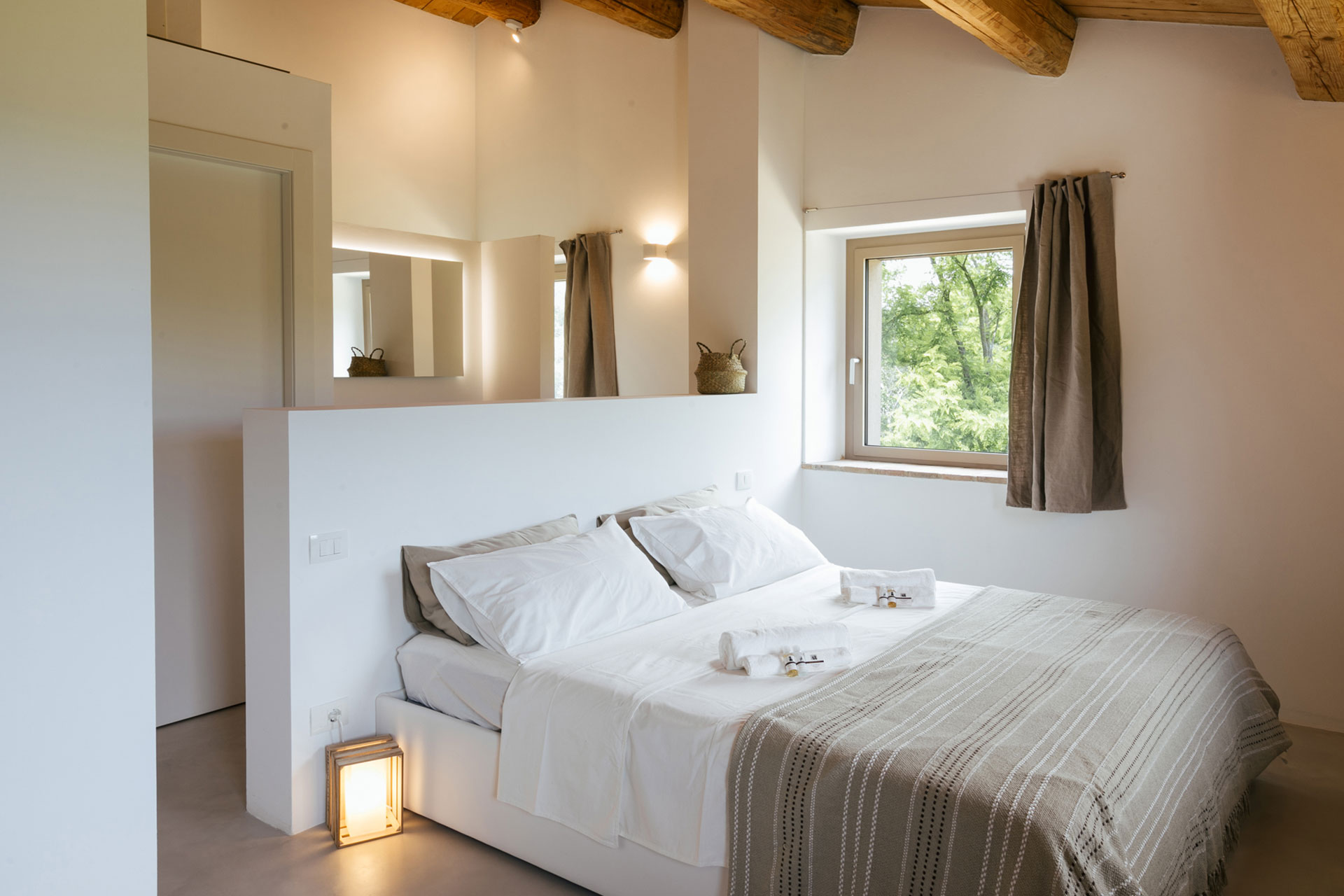 casa-fontegenga_farmhouse_marche-italy_interior-bathroom.jpg