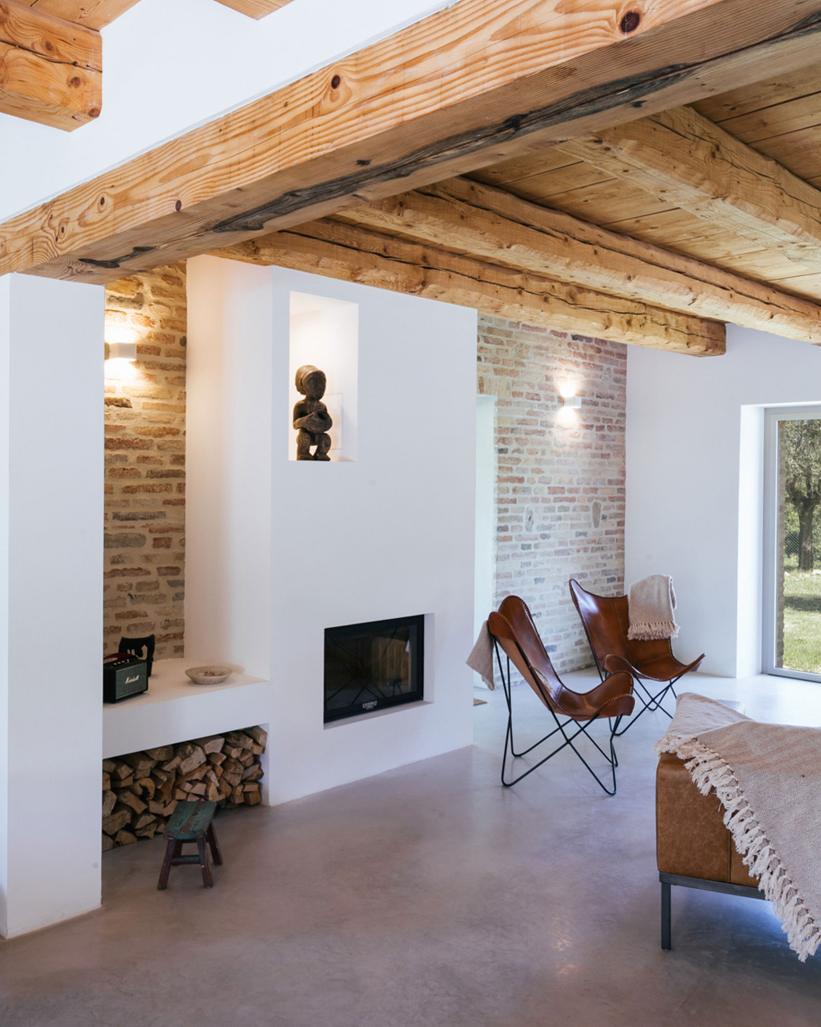 casa-fontegenga_farmhouse_marche-italy_interior-design-stairs.jpg