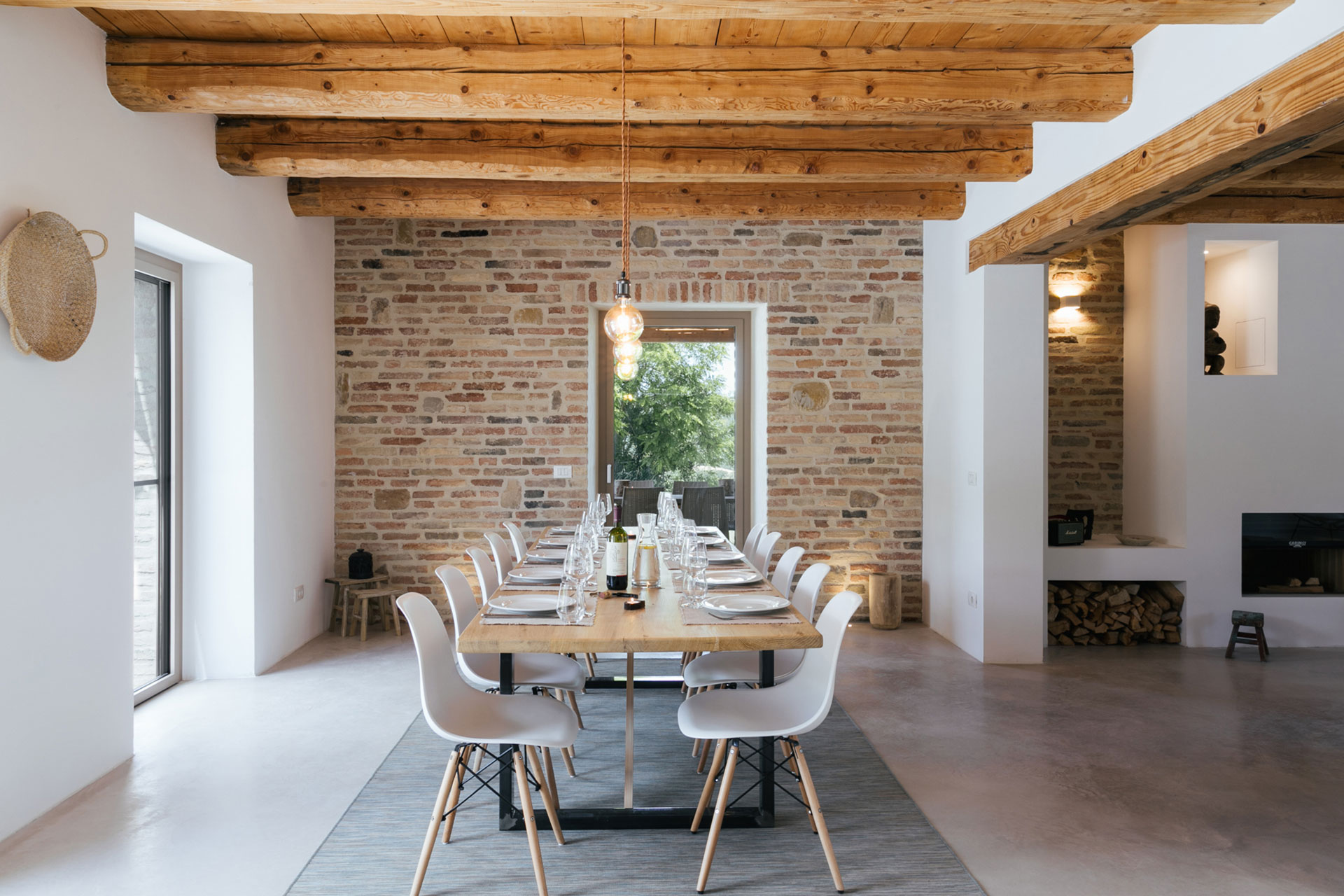 casa-fontegenga_farmhouse_marche-italy_interior-dining-table.jpg