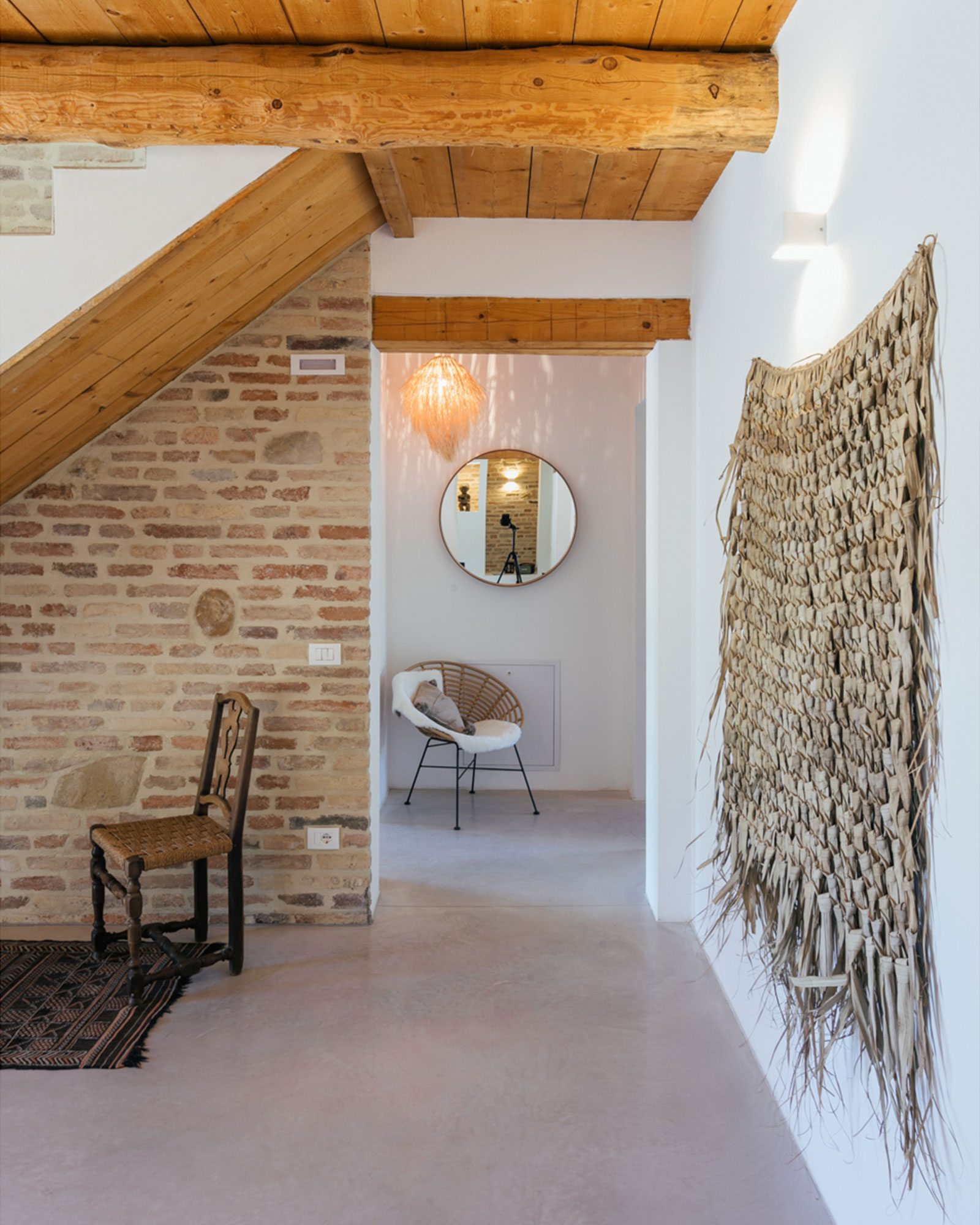 casa-fontegenga_farmhouse_marche-italy_interior-space.jpg