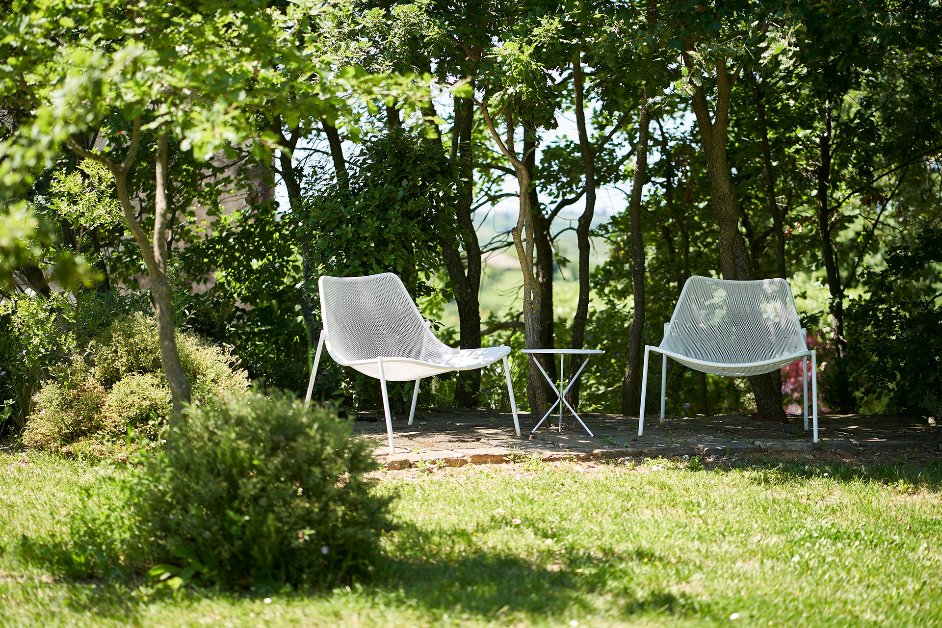 casale-di-cellole_farmhouse_tuscany-italy_exterior-chairs.jpg