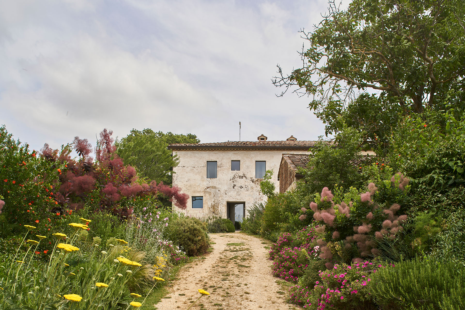 casale-di-cellole_farmhouse_tuscany-italy_exterior-facade-design.jpg