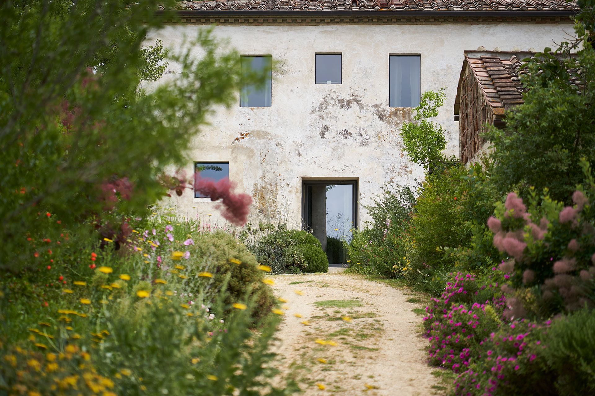 casale-di-cellole_farmhouse_tuscany-italy_exterior-facade-detail.jpg