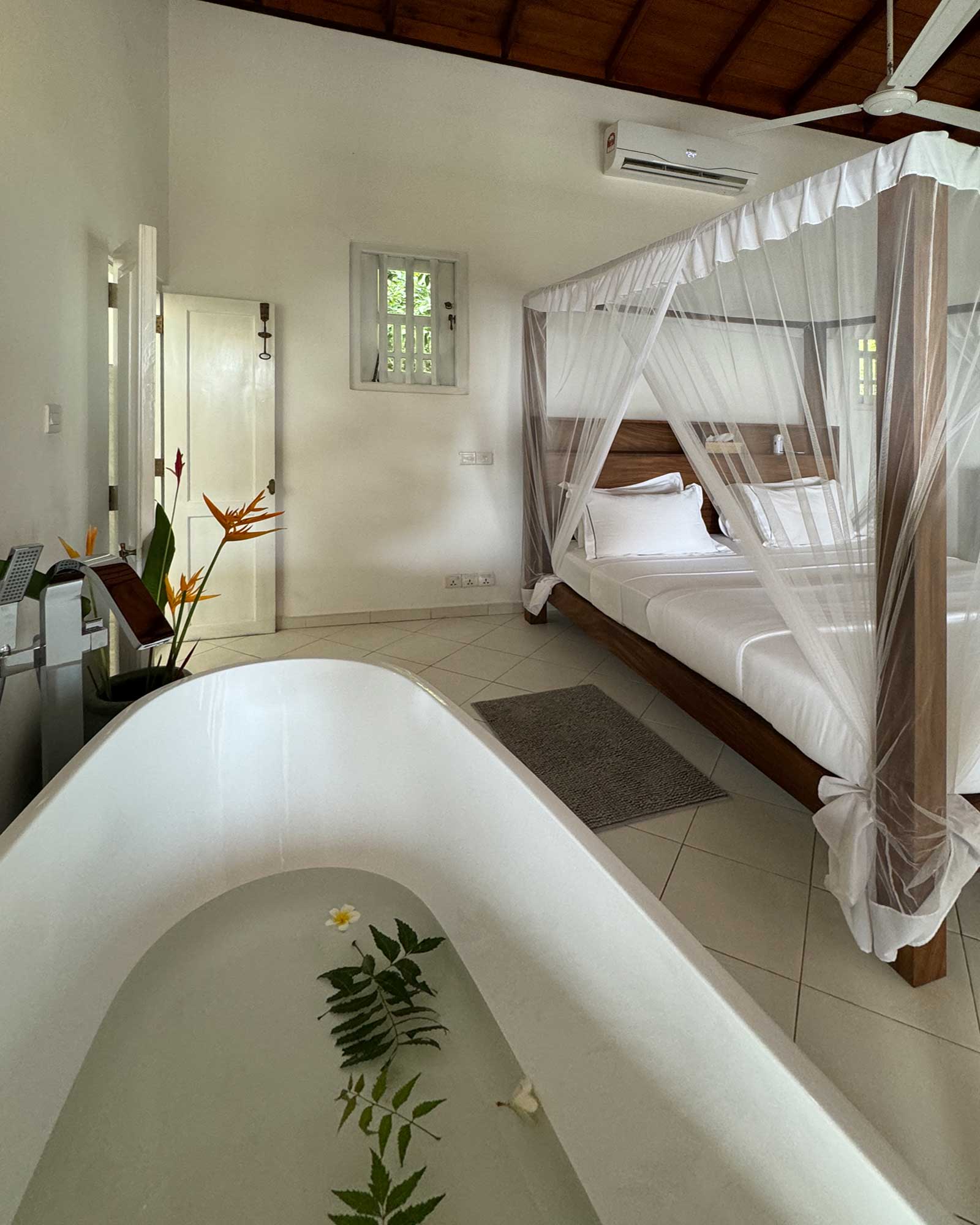 kanda-house_small-hotel_Southern-Province-Sri-Lanka_mango-house-interior-bedroom.jpg