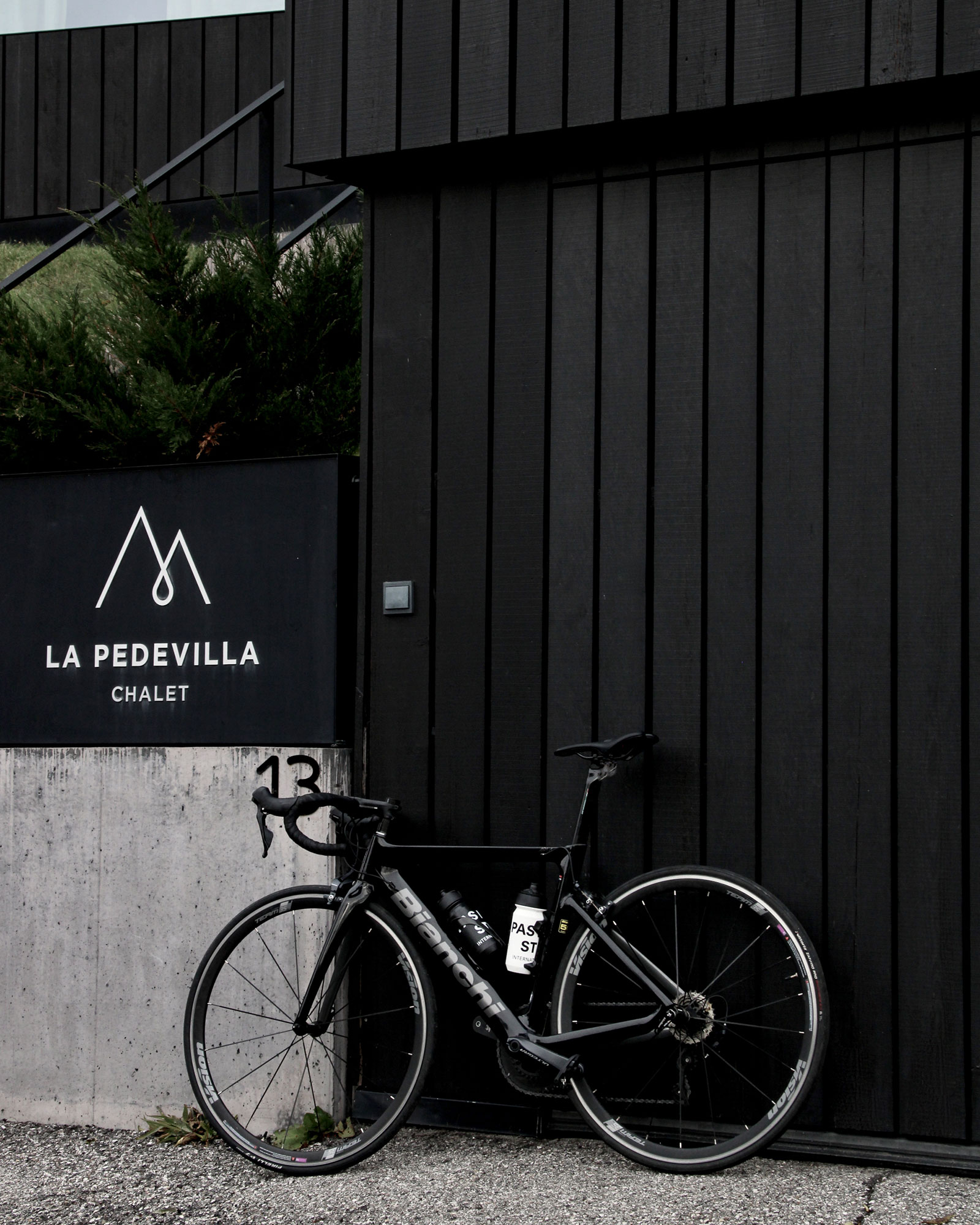 dolomite-chalet_chalet_marebbe-italy_exterior-bike.jpg