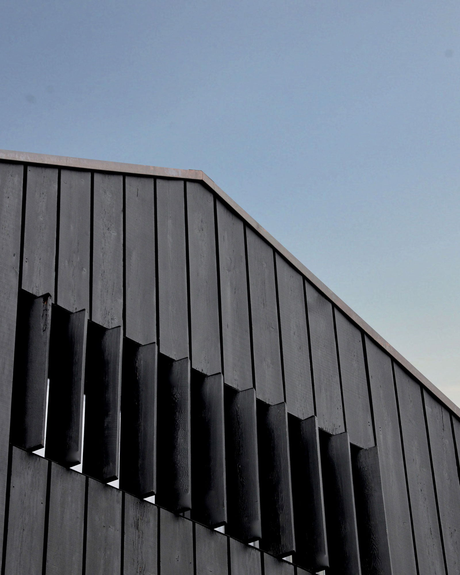 dolomite-chalet_chalet_marebbe-italy_exterior-facade.jpg