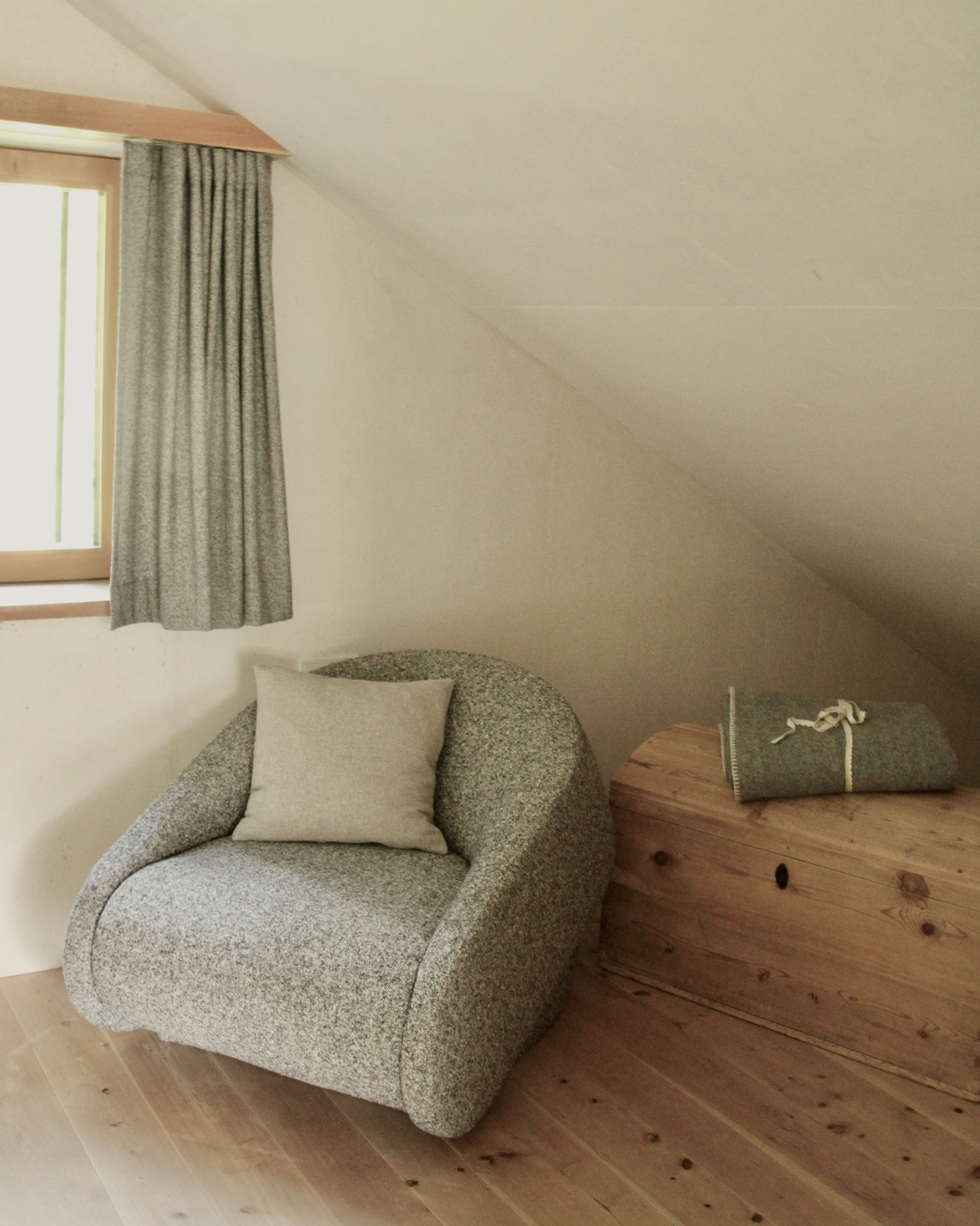 dolomite-chalet_chalet_marebbe-italy_interior-chair.jpg