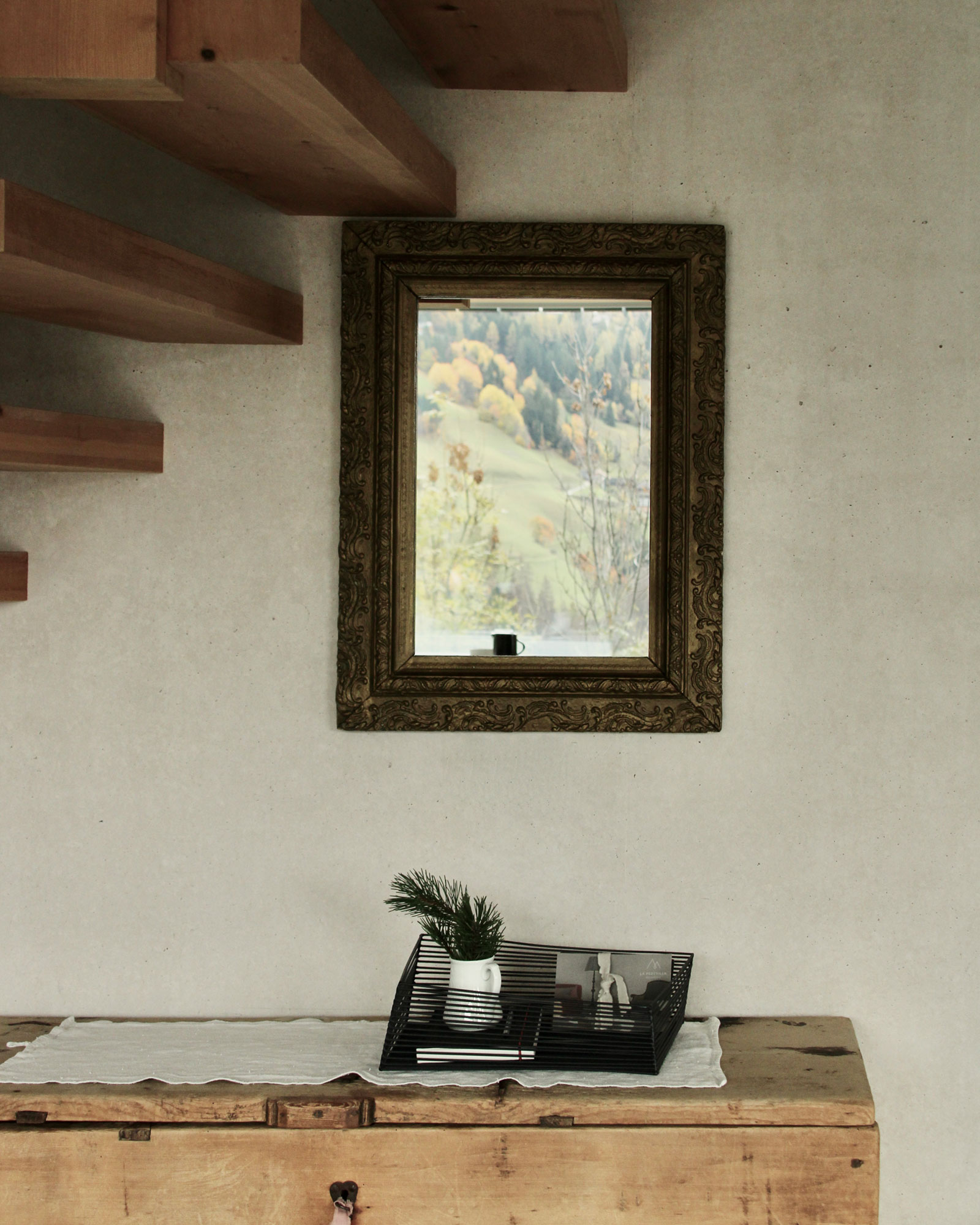 dolomite-chalet_chalet_marebbe-italy_interior-window.jpg