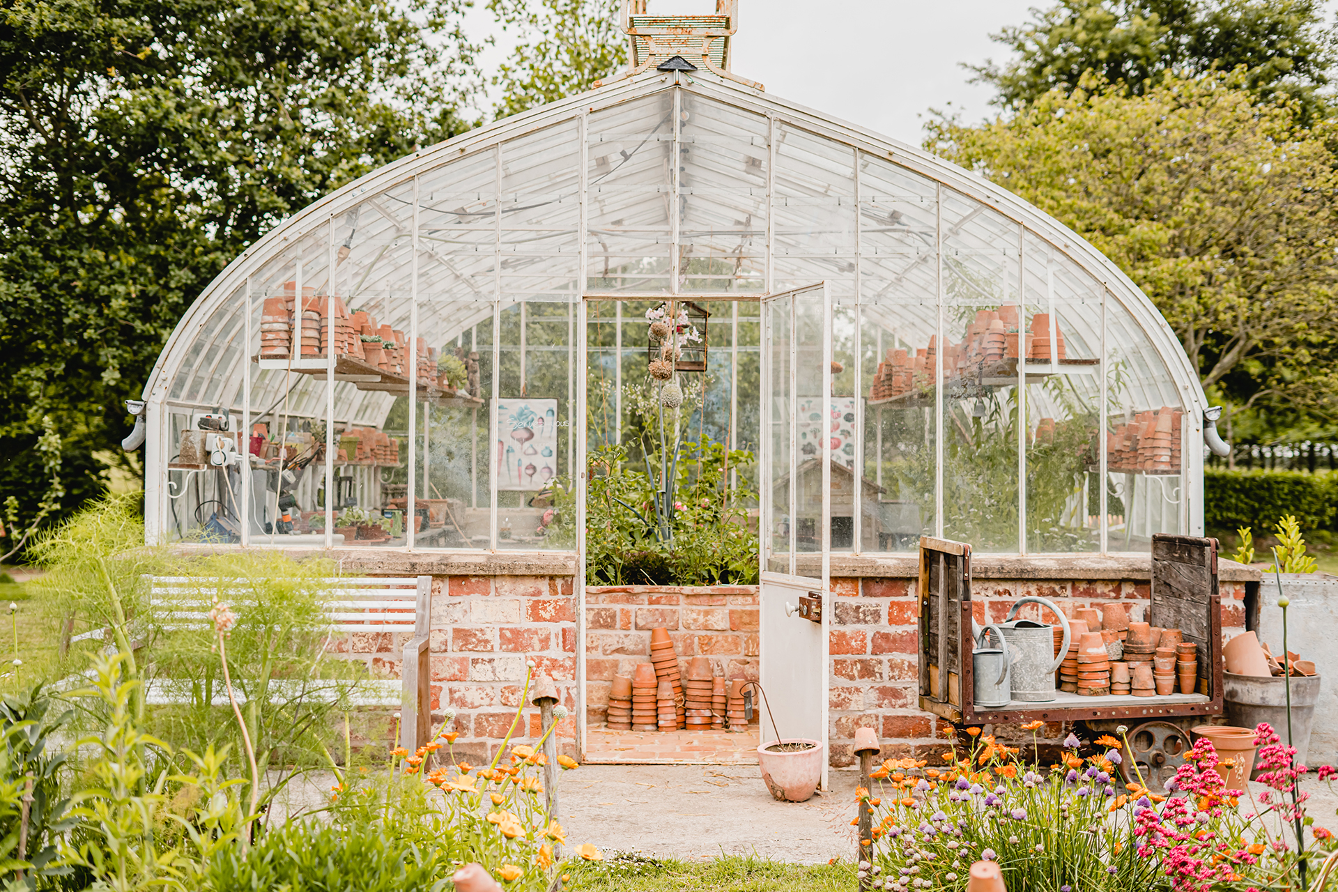 la-grange-d-isidore_guesthouse_bretagne-france_exterior-greenhouse.jpg