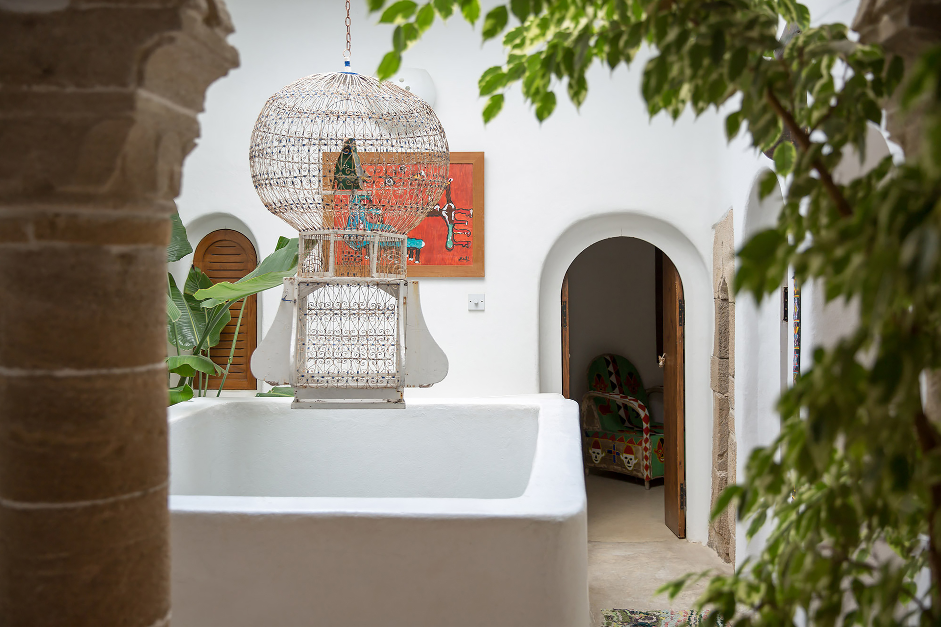 dar-beida_villa_essaouira_morocco_exterior-courtyard.jpg