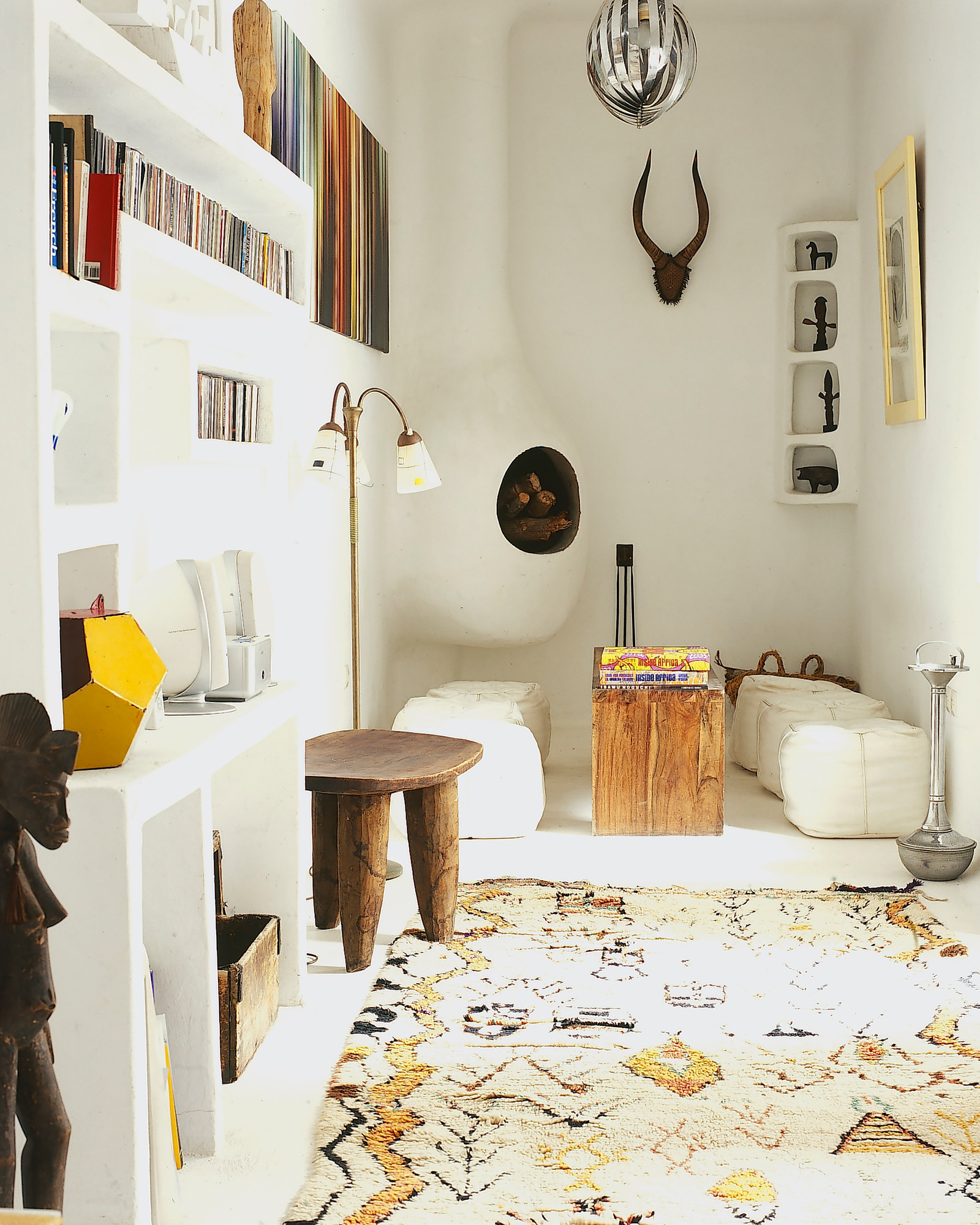 dar-beida_villa_essaouira_morocco_interior-library.jpg