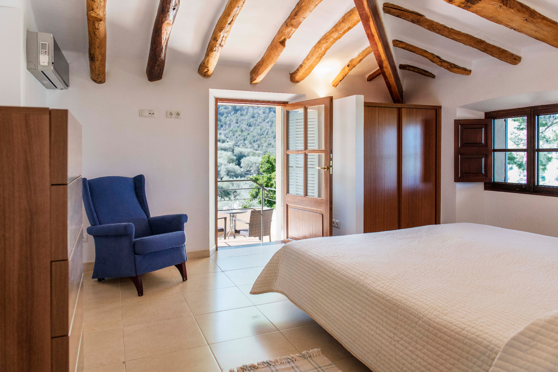 casa-soller_estate_Illes-Balears-spain_interior-bedroom-design.jpg
