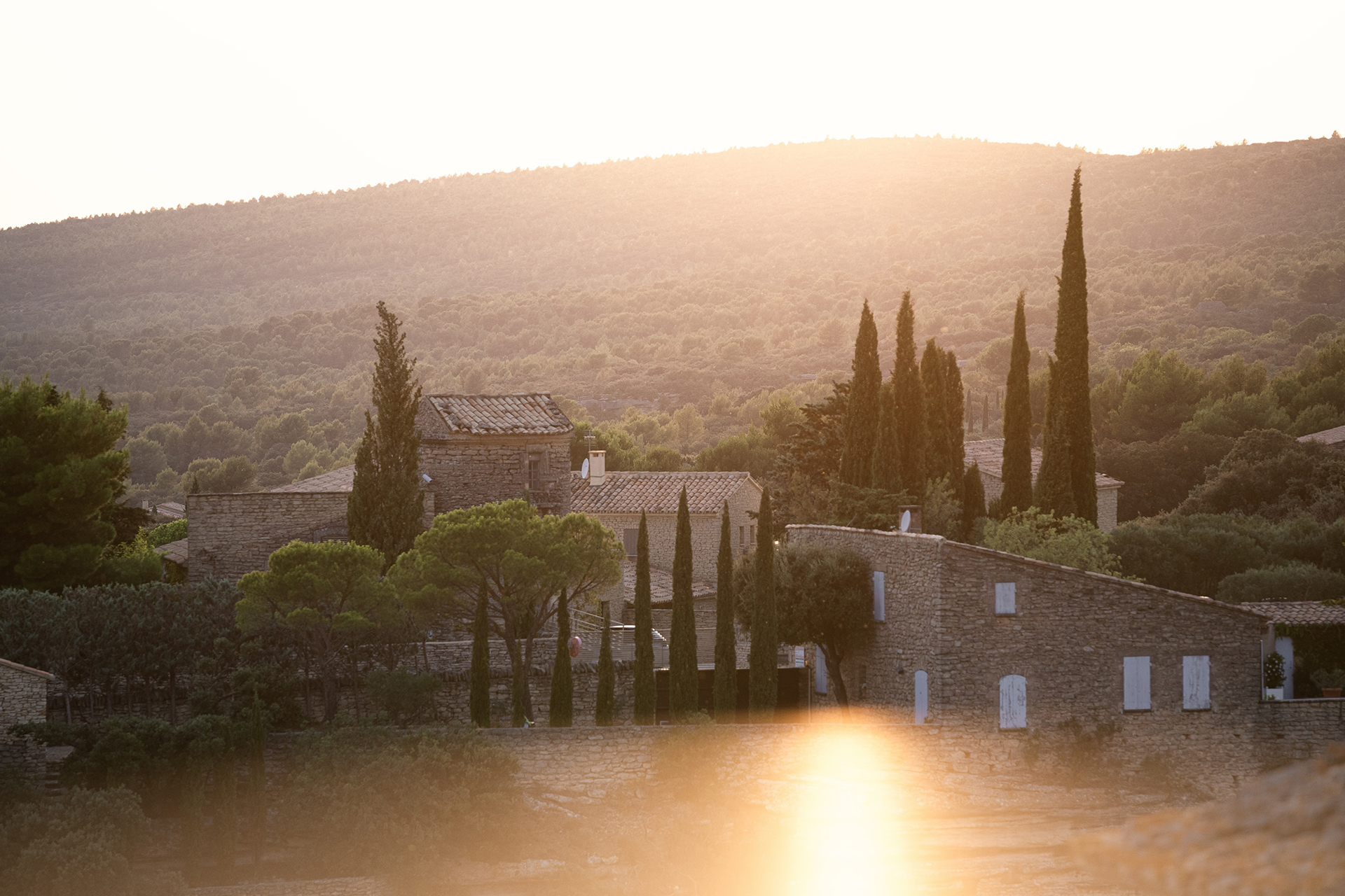 la-tour-de-pierre_country-house_gordes-france_exterior-sun.jpg