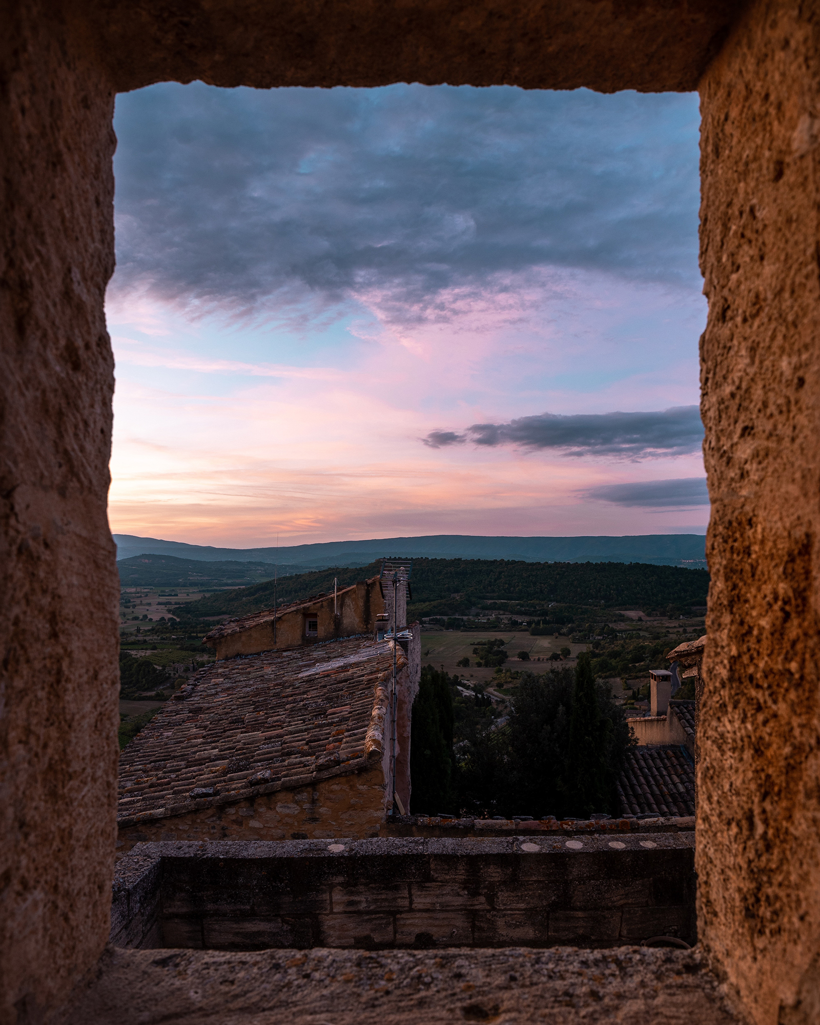la-tour-de-pierre_country-house_gordes-france_exterior-sunset-view.jpg