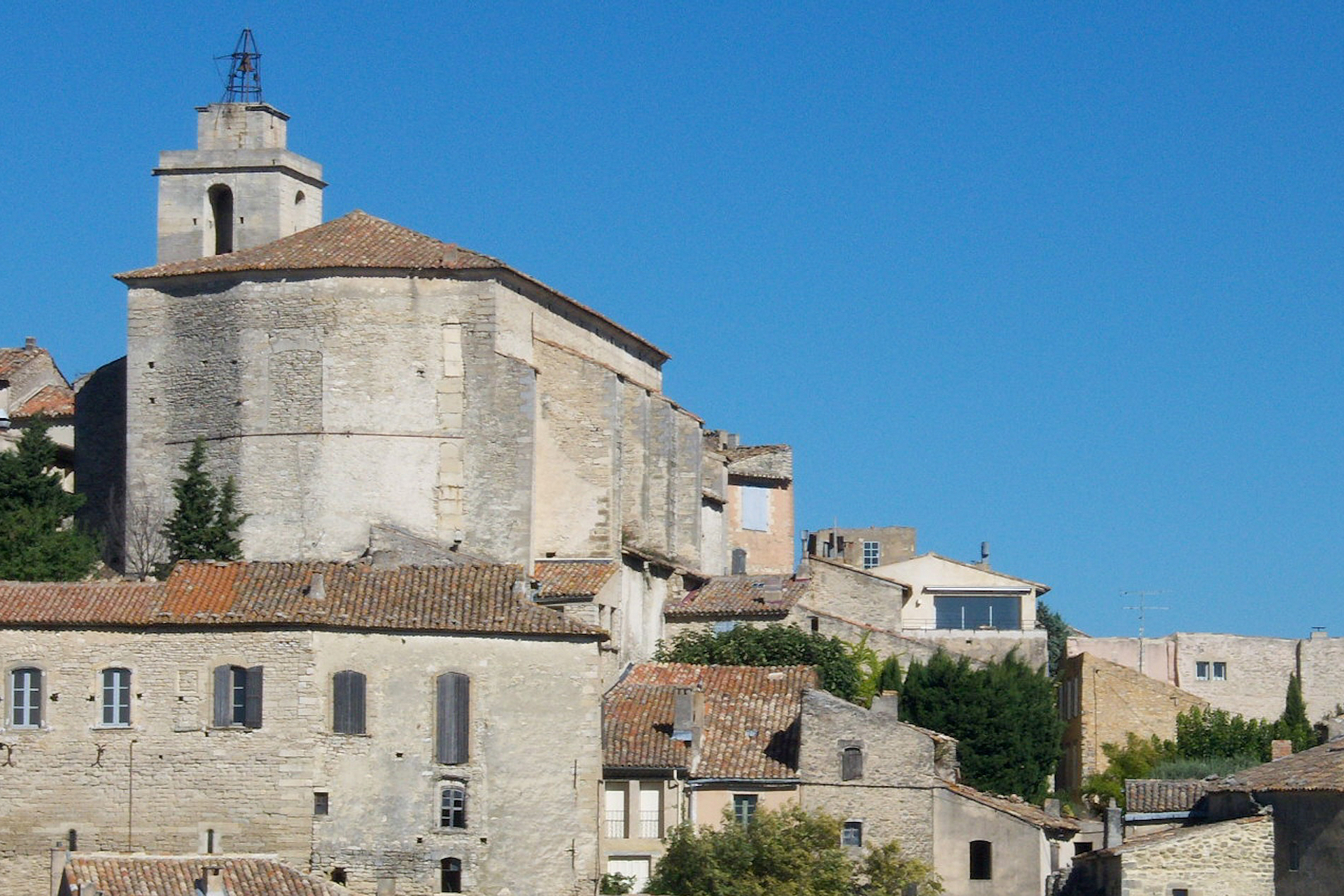 la-tour-de-pierre_country-house_gordes-france_exterior-view.jpg