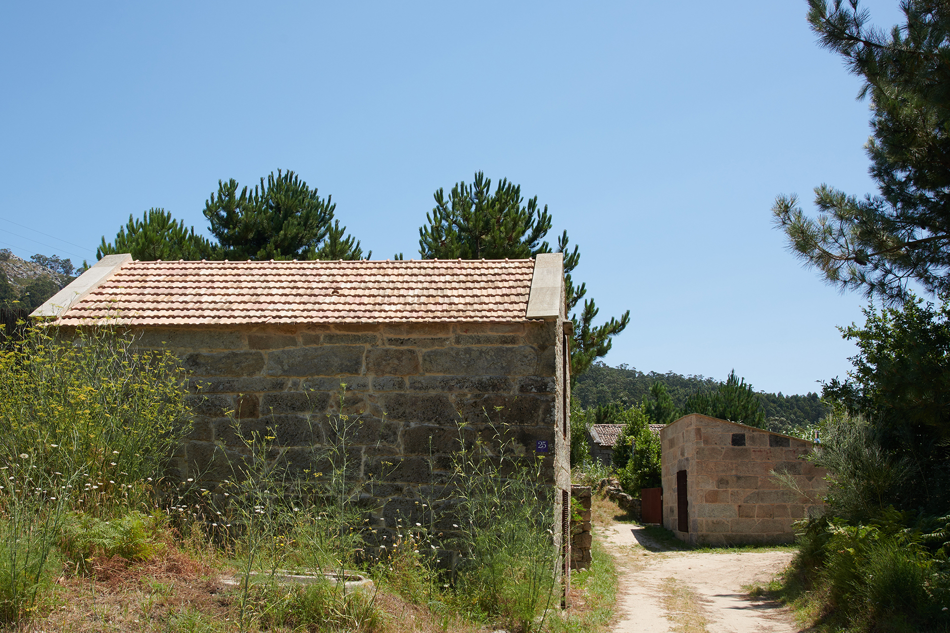camino-de-playa-cabana_cabin_donon-spain_exterior-facade.jpg