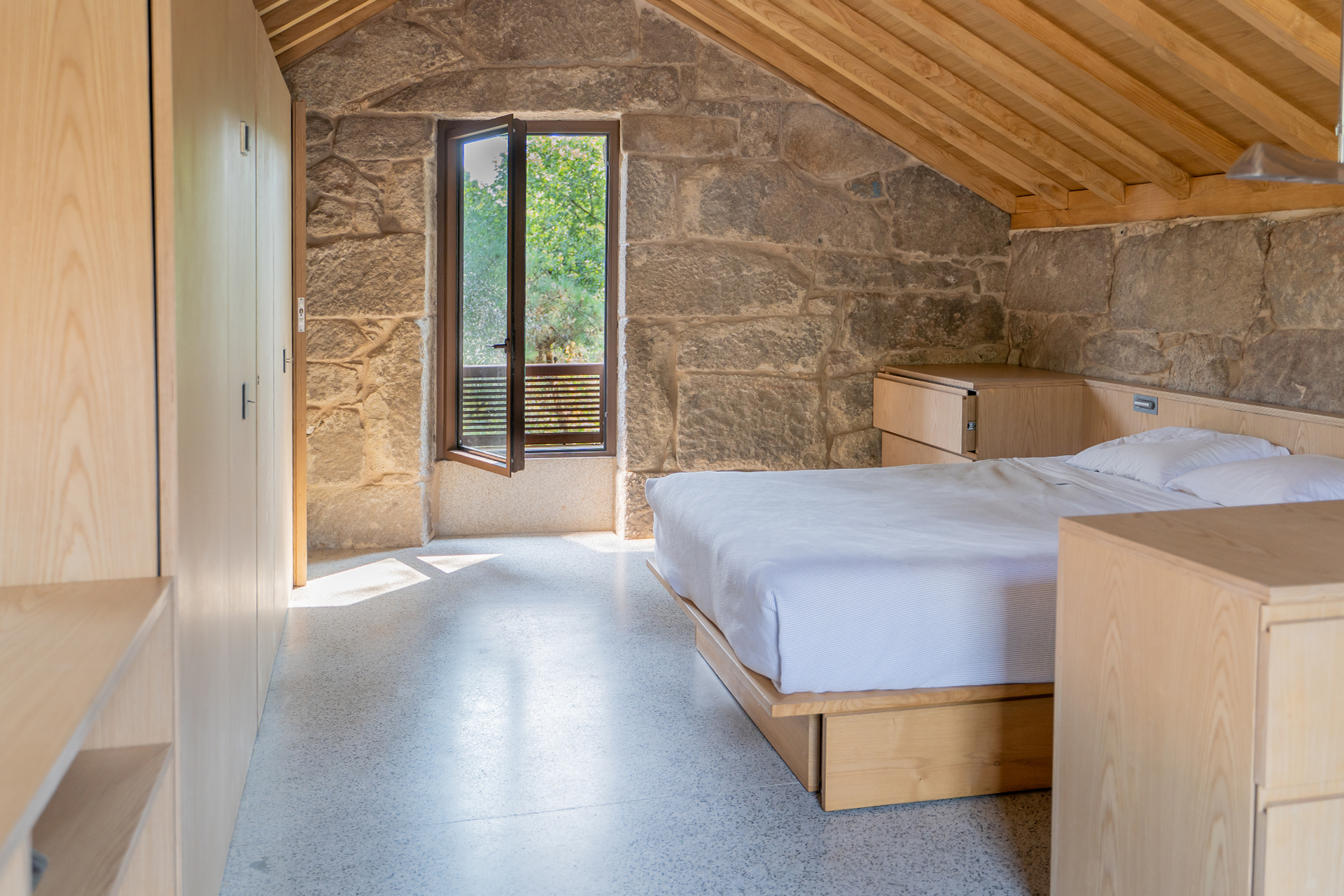 camino-de-playa-cabana_cabin_donon-spain_interior-bed-room.jpg