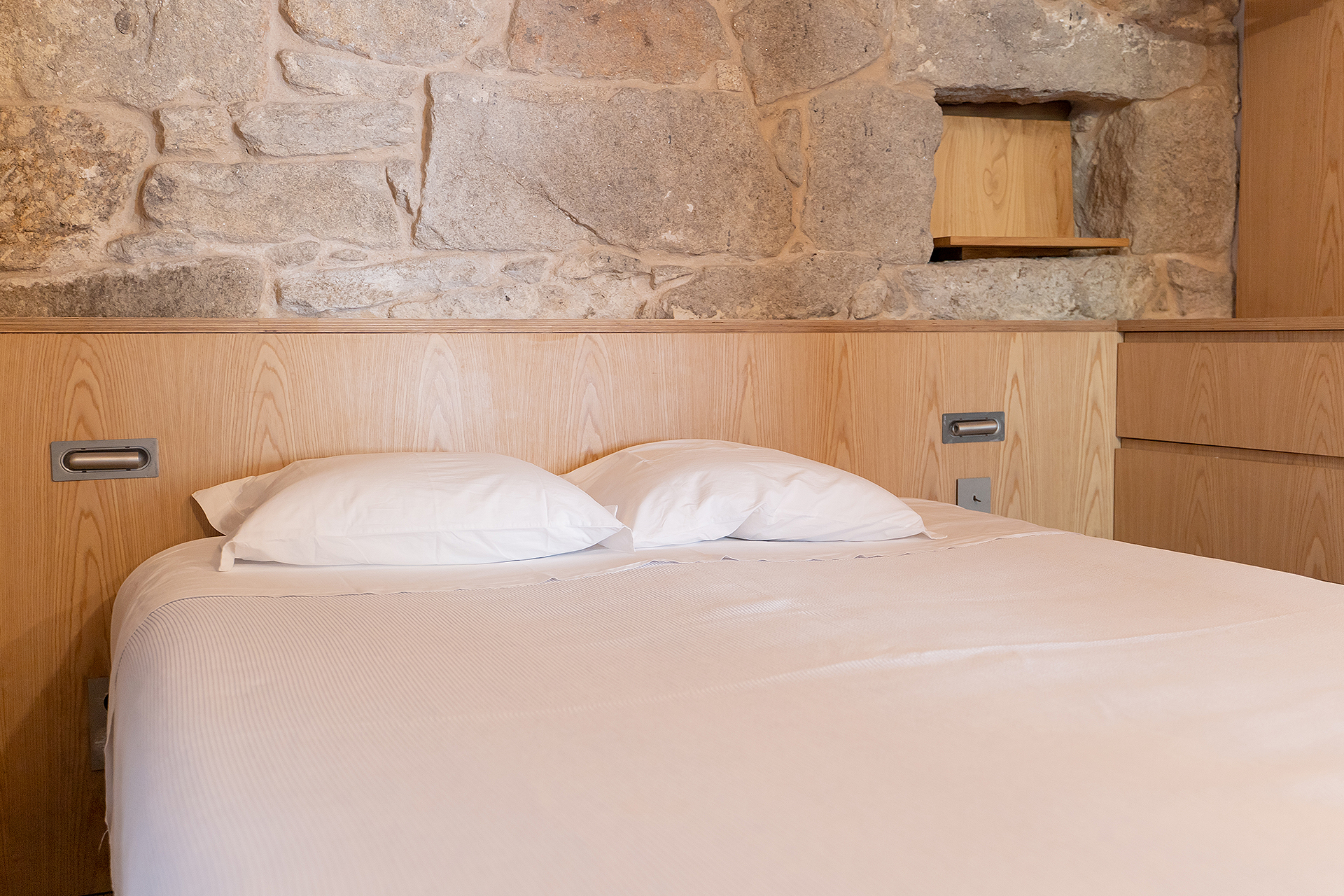 camino-de-playa-cabana_cabin_donon-spain_interior-bedroom.jpg