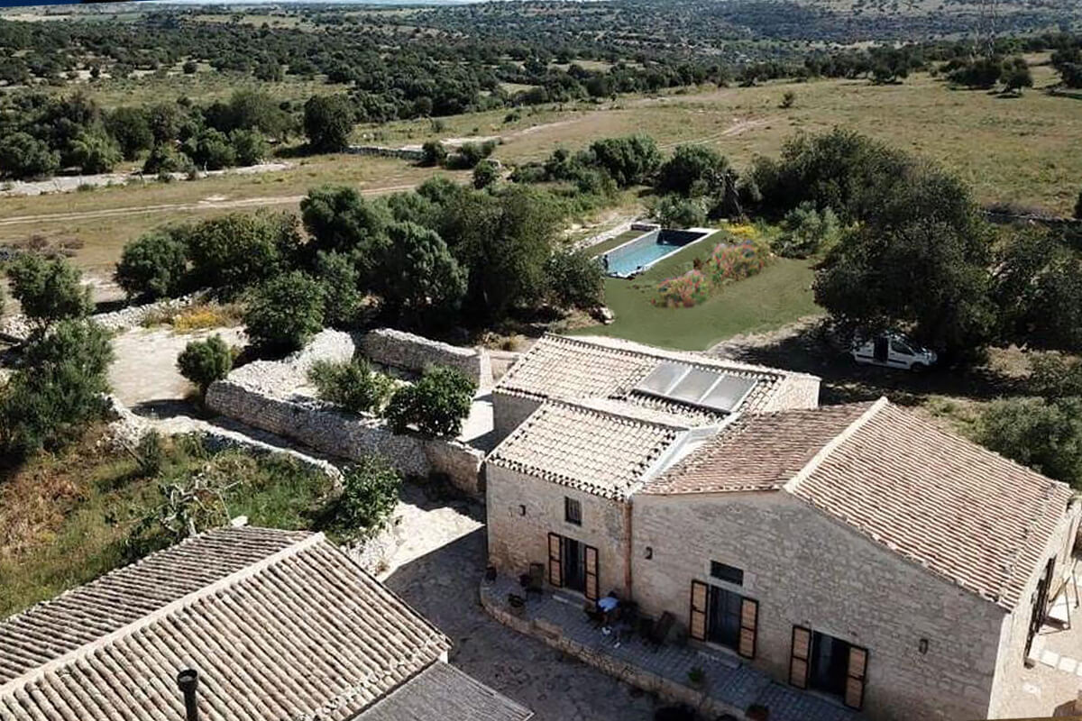 ad063d008aa5fa3dd53840f376c5ab0b6eeb7013.jpg