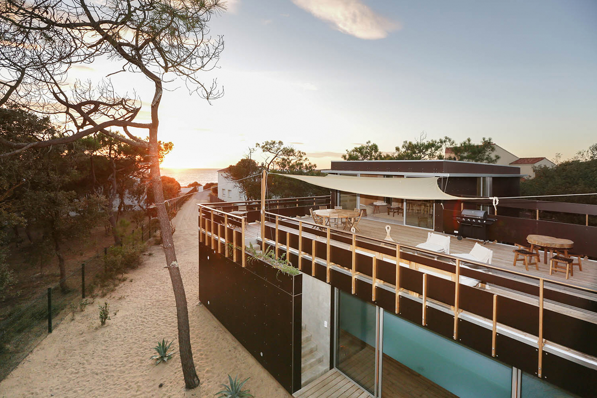 villa-cayola_beachhouse_Pays-de-la-Loire-France_exterior-view.jpg