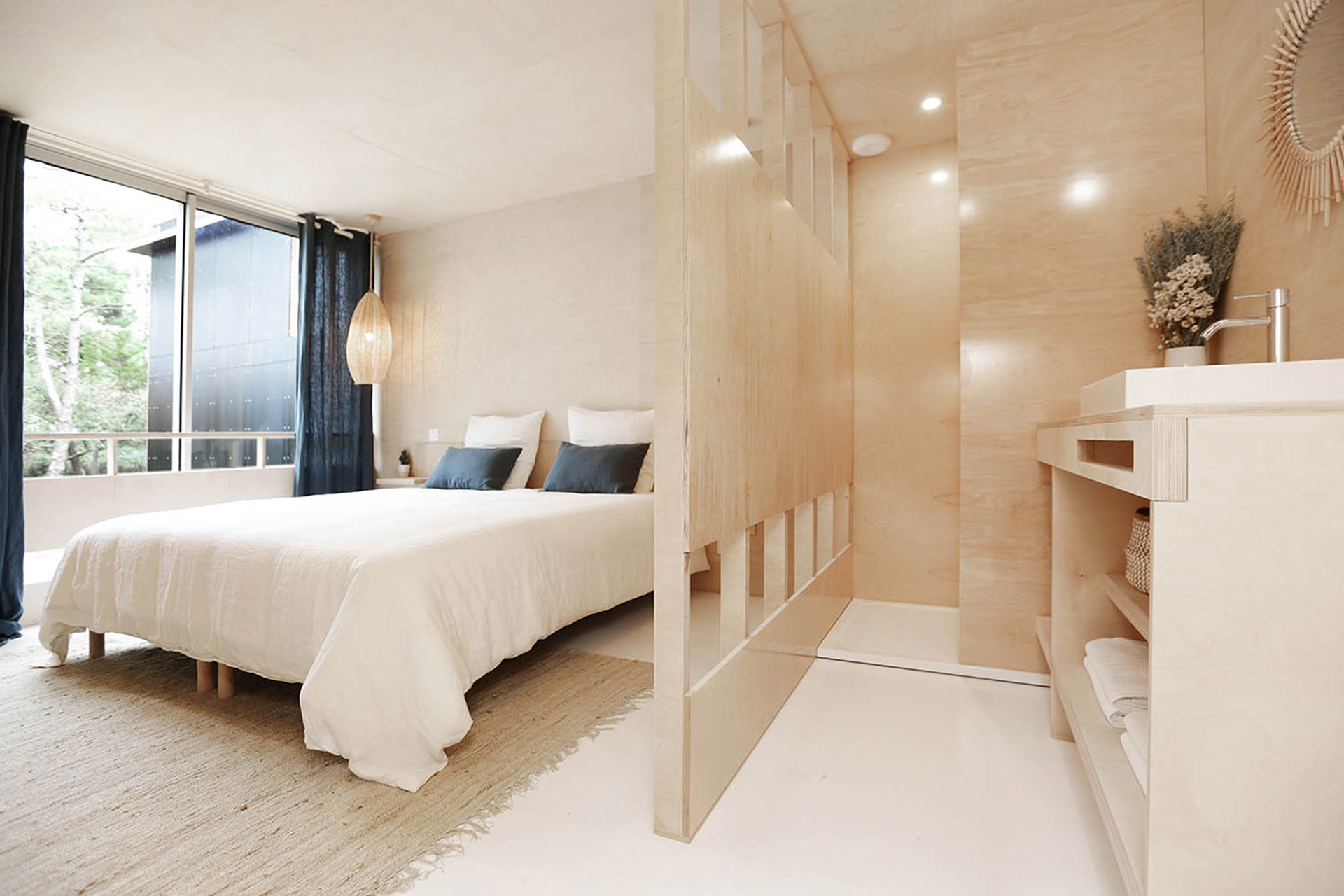 villa-cayola_beachhouse_Pays-de-la-Loire-France_interior-bed-room.jpg