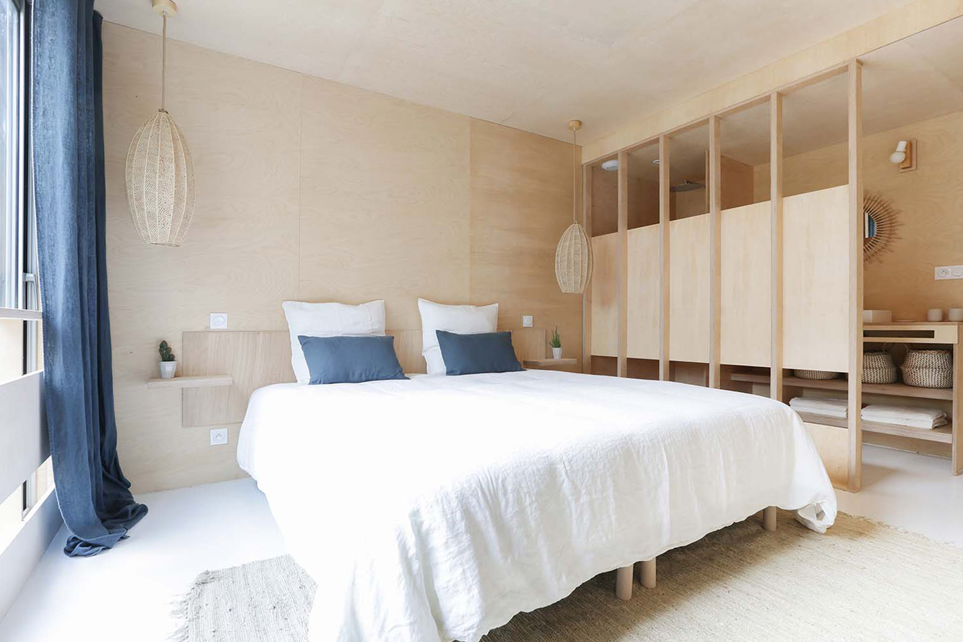 villa-cayola_beachhouse_Pays-de-la-Loire-France_interior-bedroom-space.jpg