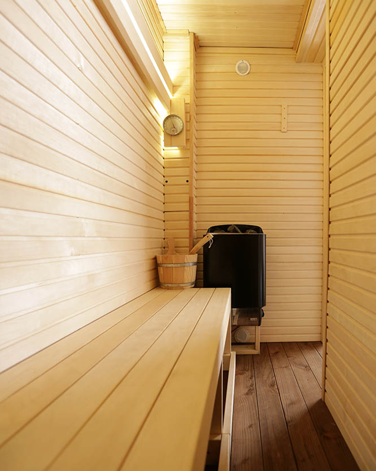 villa-cayola_beachhouse_Pays-de-la-Loire-France_interior-sauna.jpg